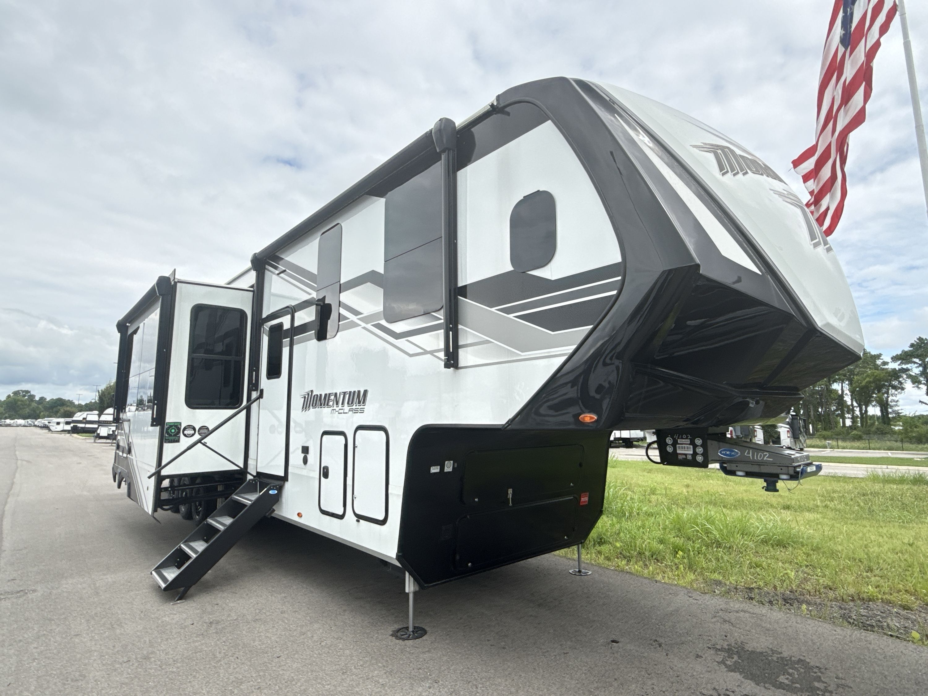 2025 Grand Design MOMENTUM M CLASS 395MS in murfreesboro TN