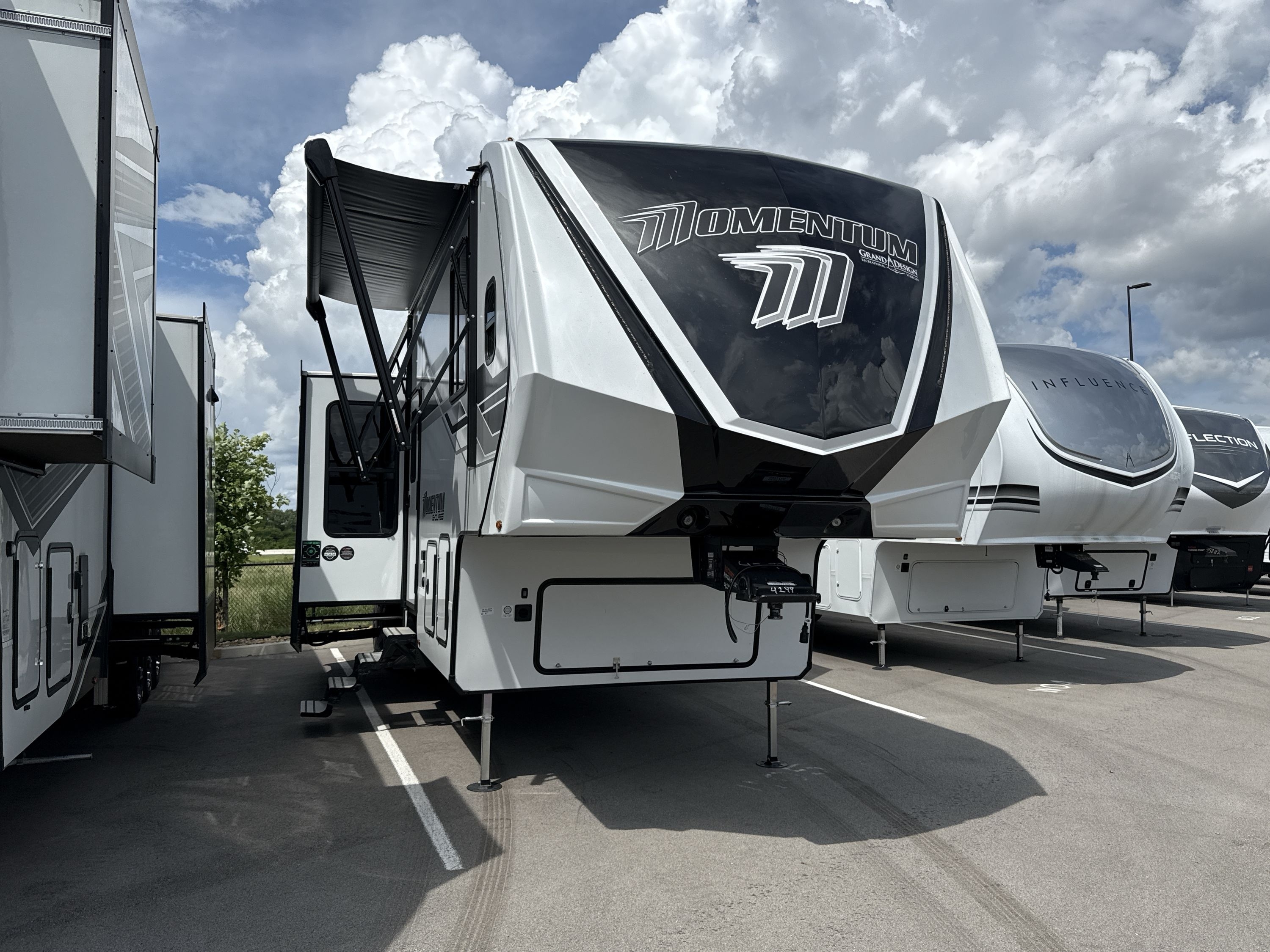 2026 Grand Design MOMENTUM G CLASS 415G in murfreesboro TN
