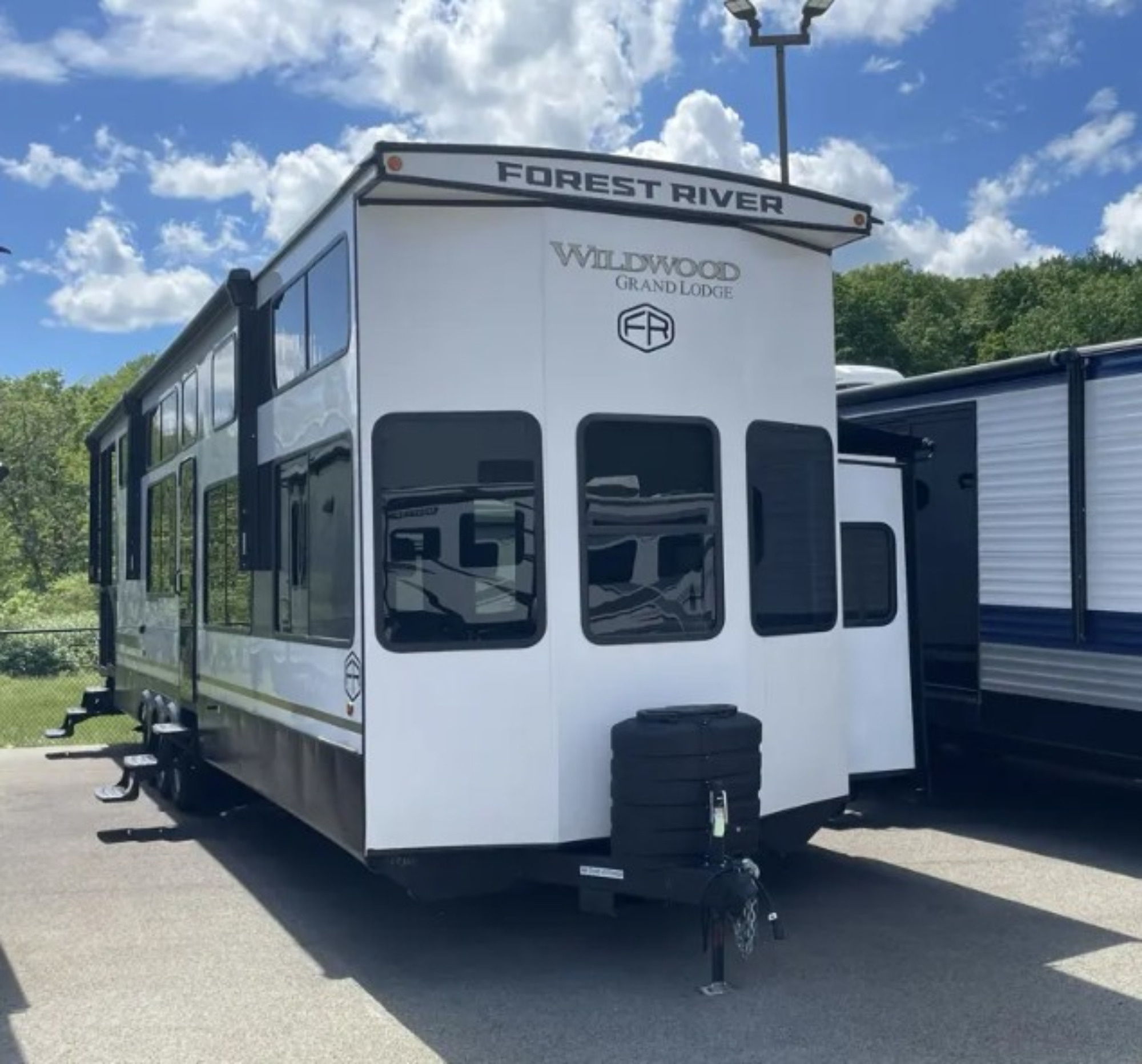 2025 Forest River WILDWOOD GRAND LODGE 42VERANDA RV
