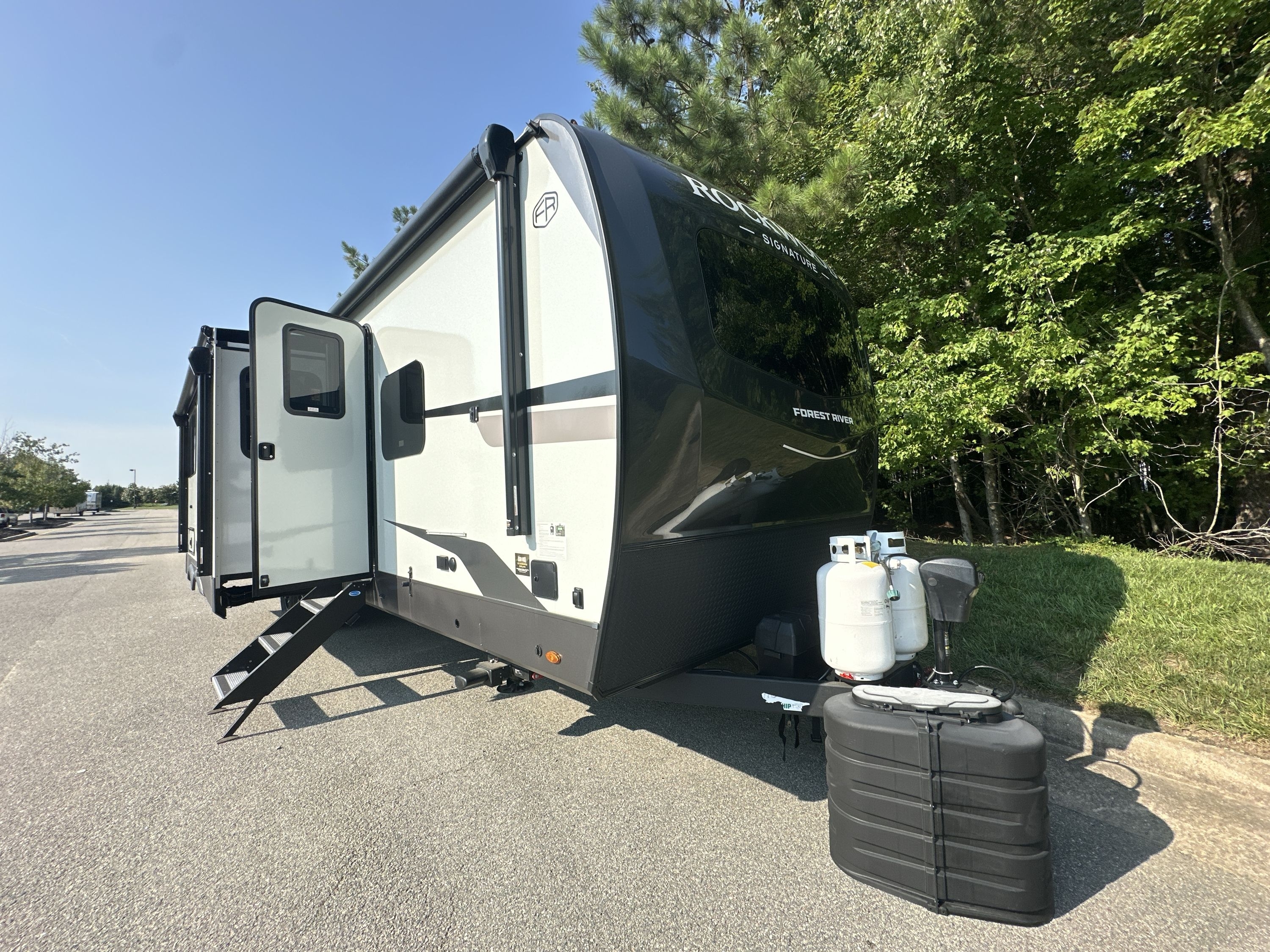 2026 Forest River ROCKWOOD SIGNATURE 8336BH in ashland VA