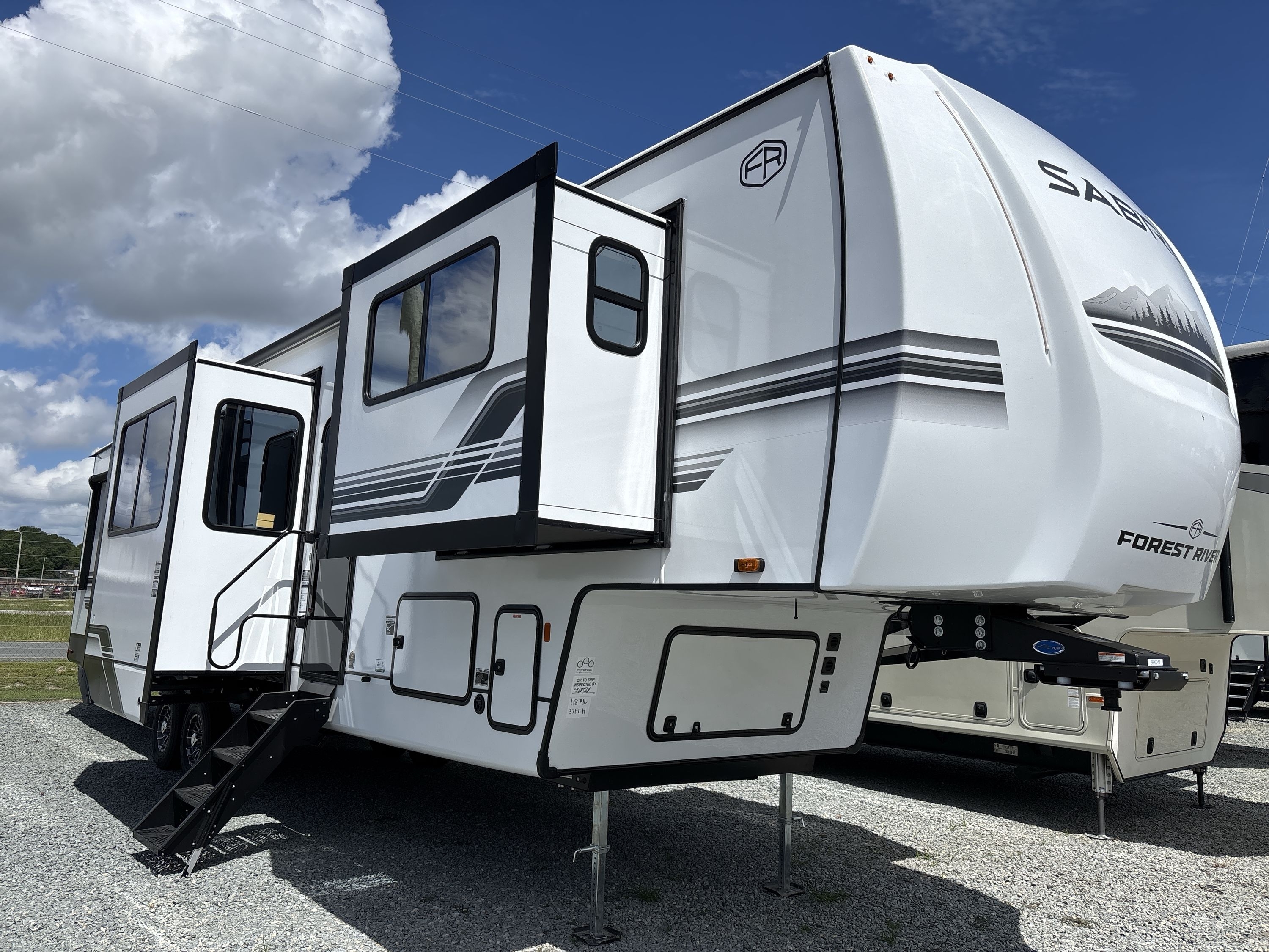 2027 Forest River SABRE 37FLH in hope mills NC