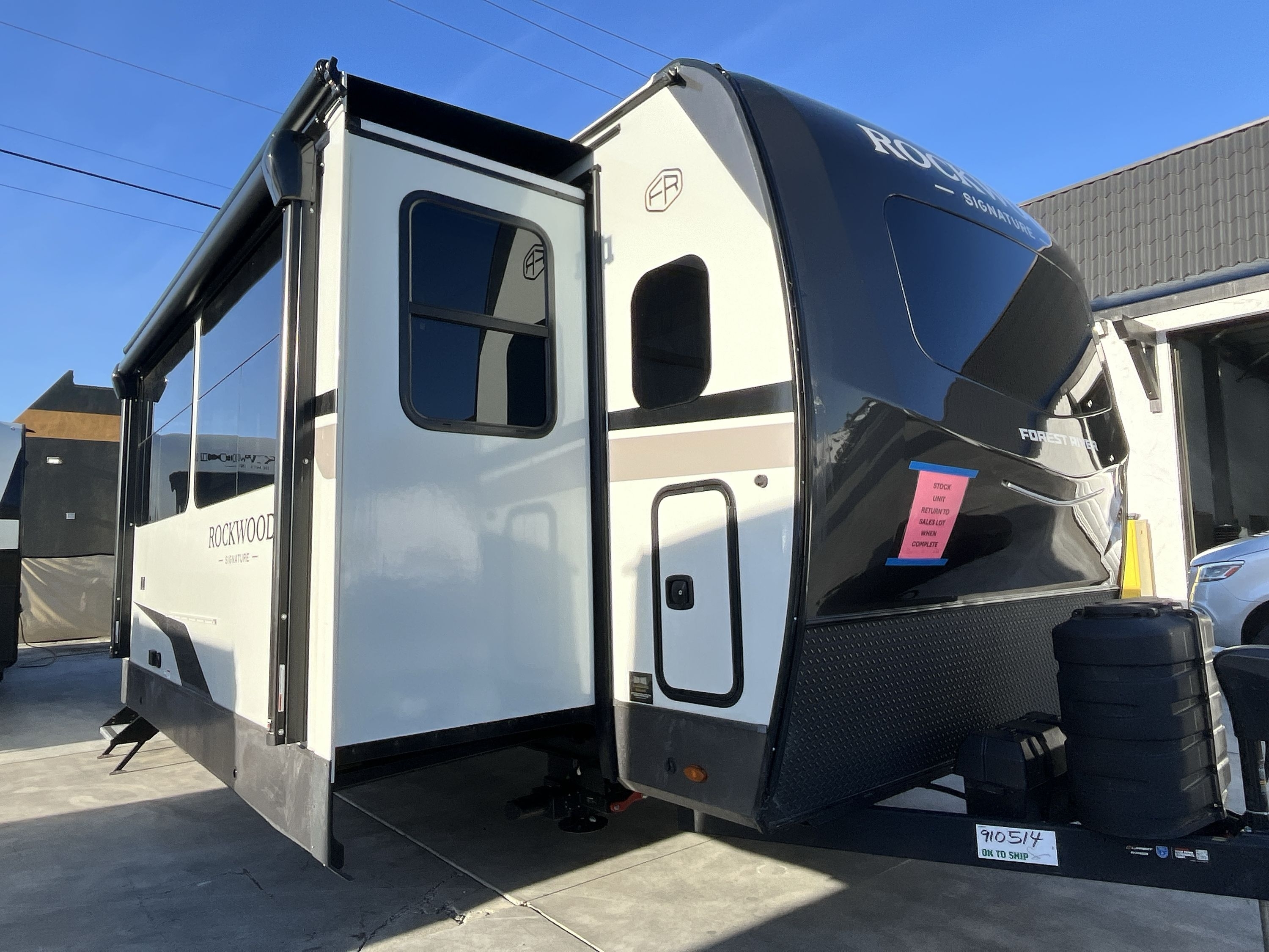 2026 Forest River ROCKWOOD SIGNATURE 8339FK RV