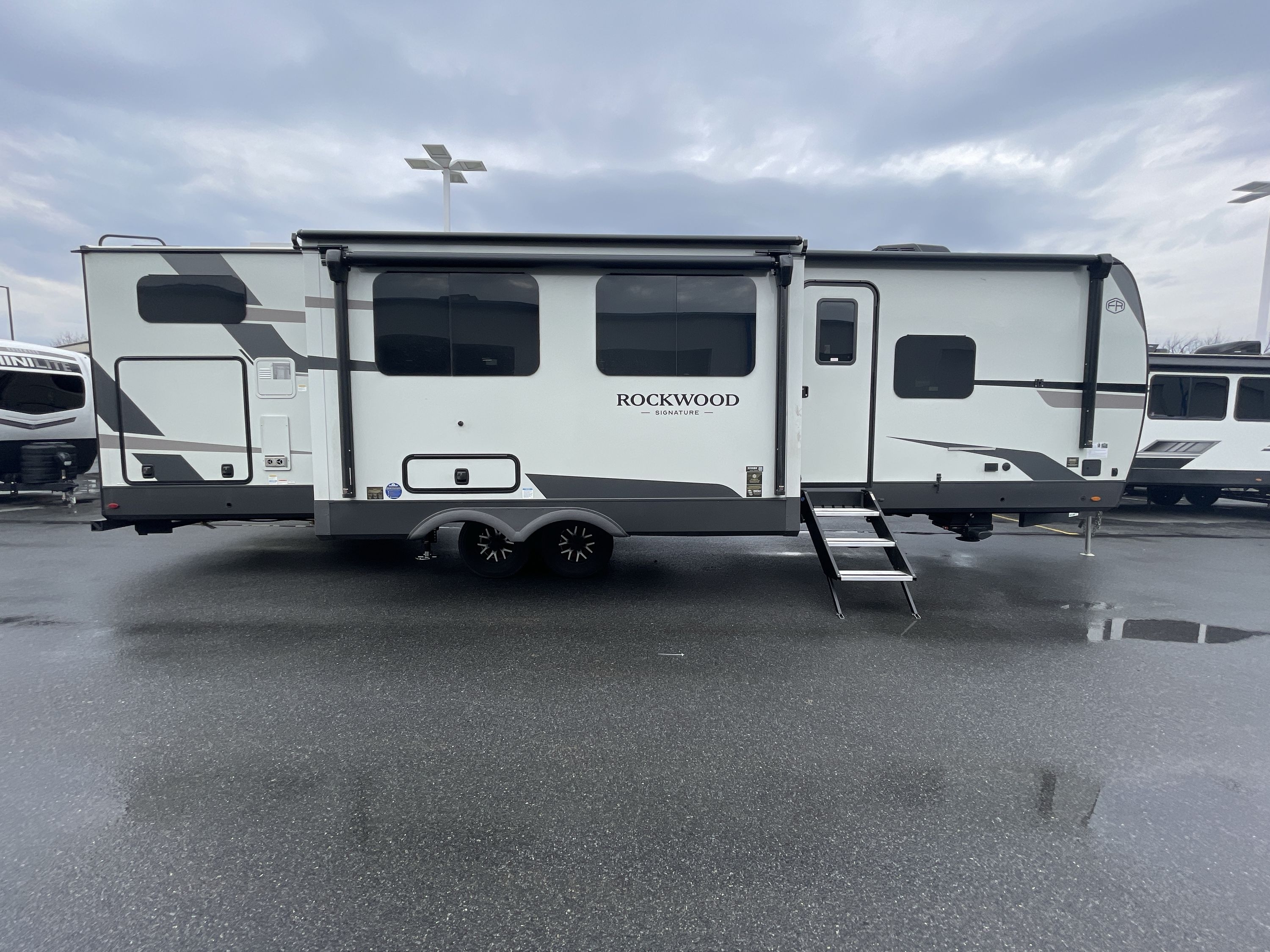 2026 Forest River ROCKWOOD SIGNATURE 8336BH in hamburg PA