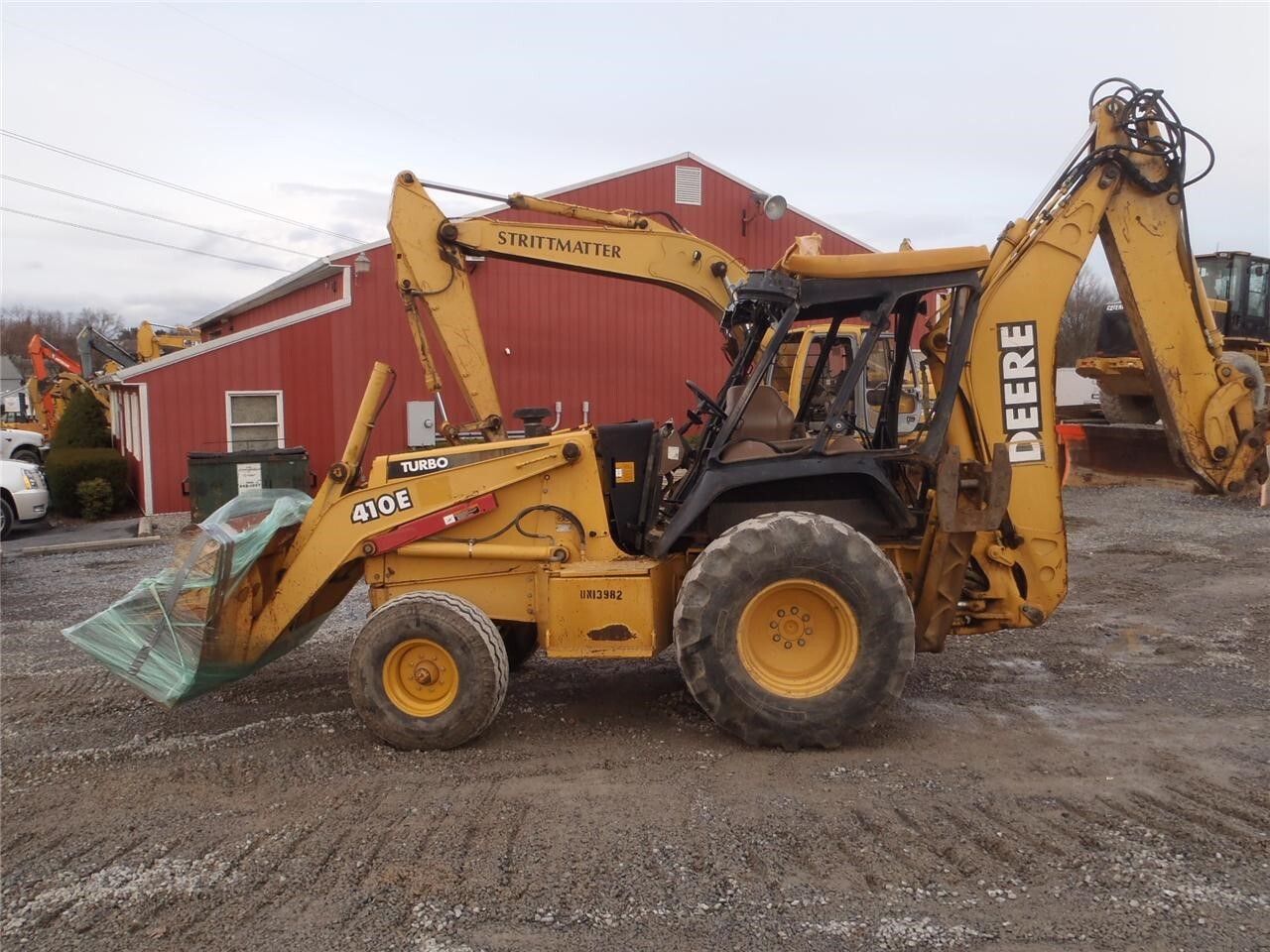 1998 DEERE 410E in Manheim, PA