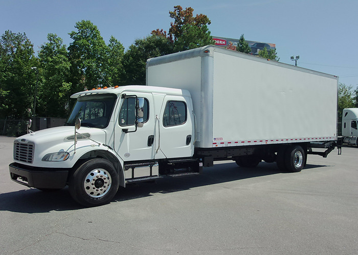 2018 FREIGHTLINER BUSINESS CLASS M2 106 in Charlotte, NC
