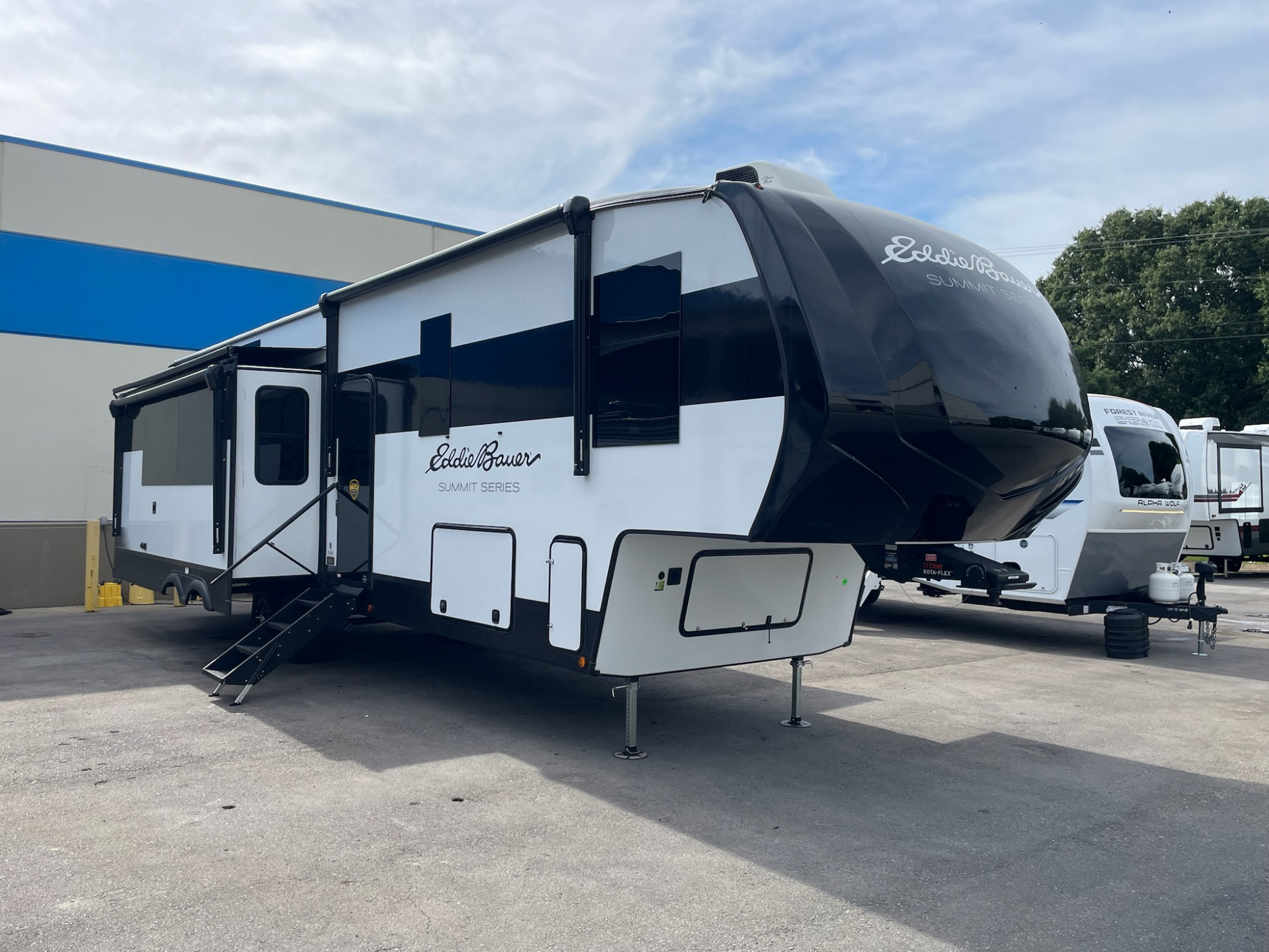 2027 Keystone EDDIE BAUER SUMMIT 3511RK in jackson TN