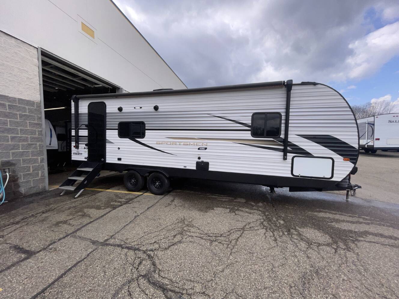 A photo of this 2024 K-Z Rv SPORTSMEN SE 241RKSE