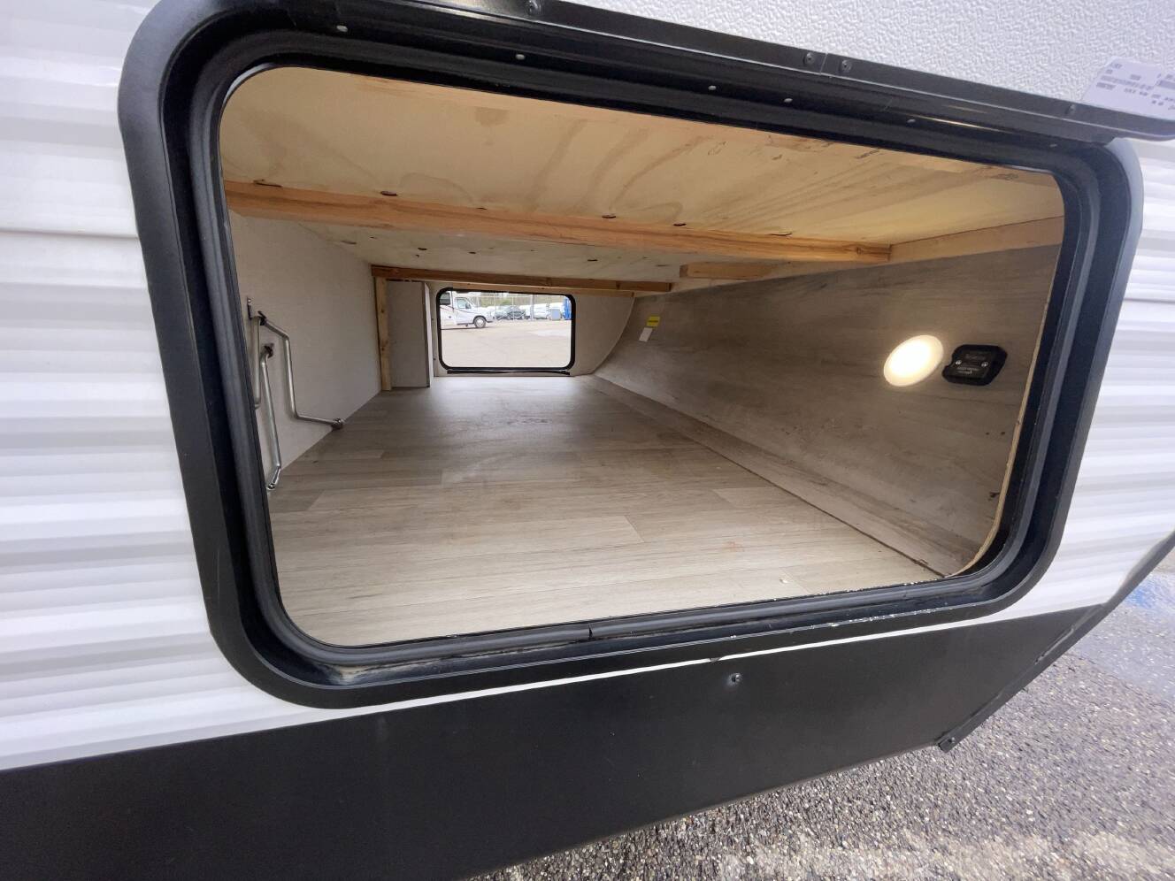 A photo of this 2024 K-Z Rv SPORTSMEN SE 241RKSE