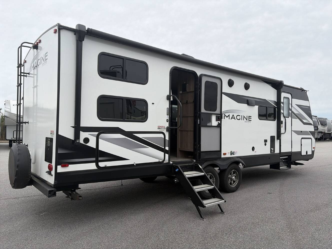 A photo of this 2023 Grand Design IMAGINE 2800BH