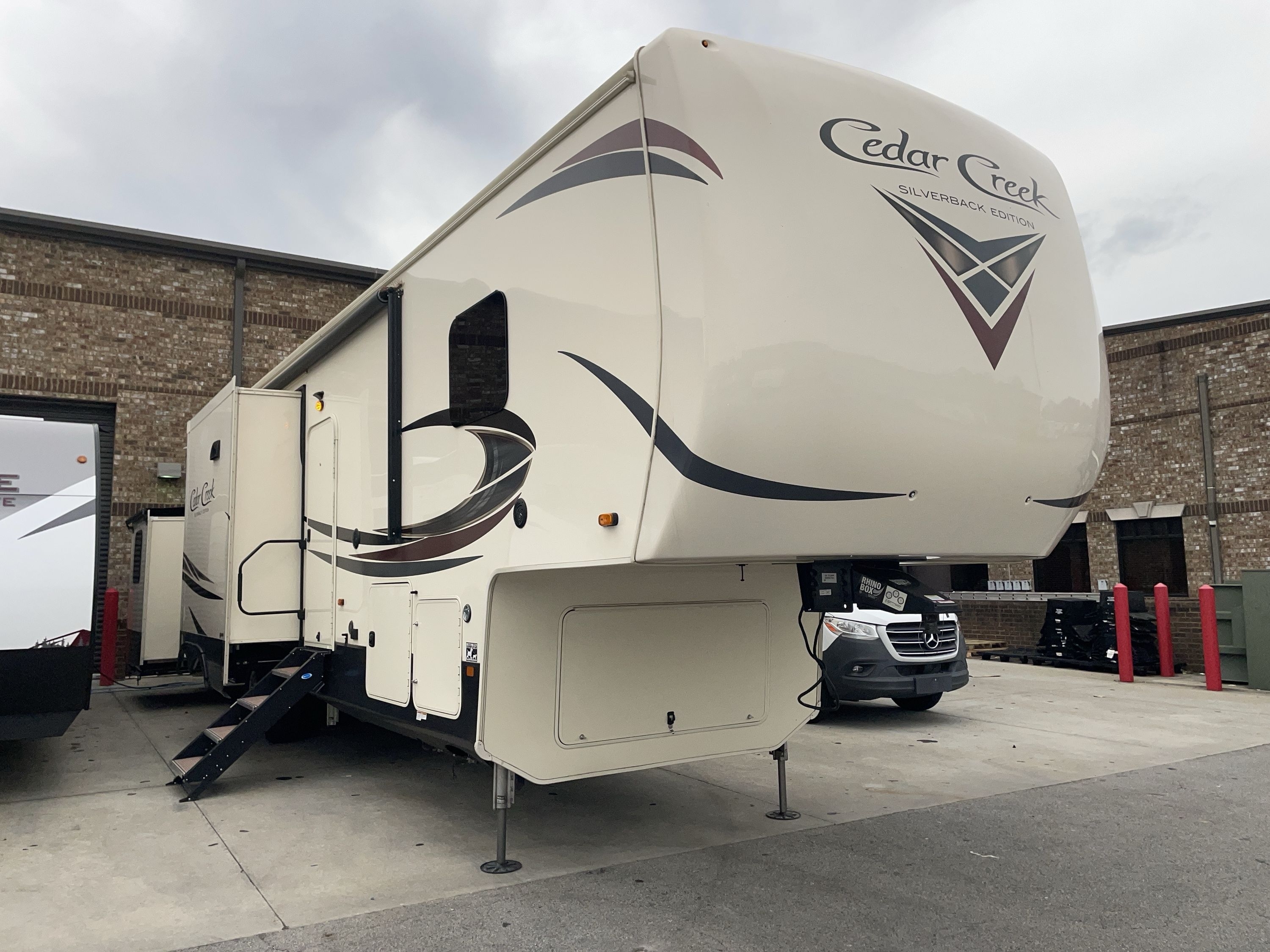 2021 Forest River CEDAR CREEK SILVERBACK 35LFT RV