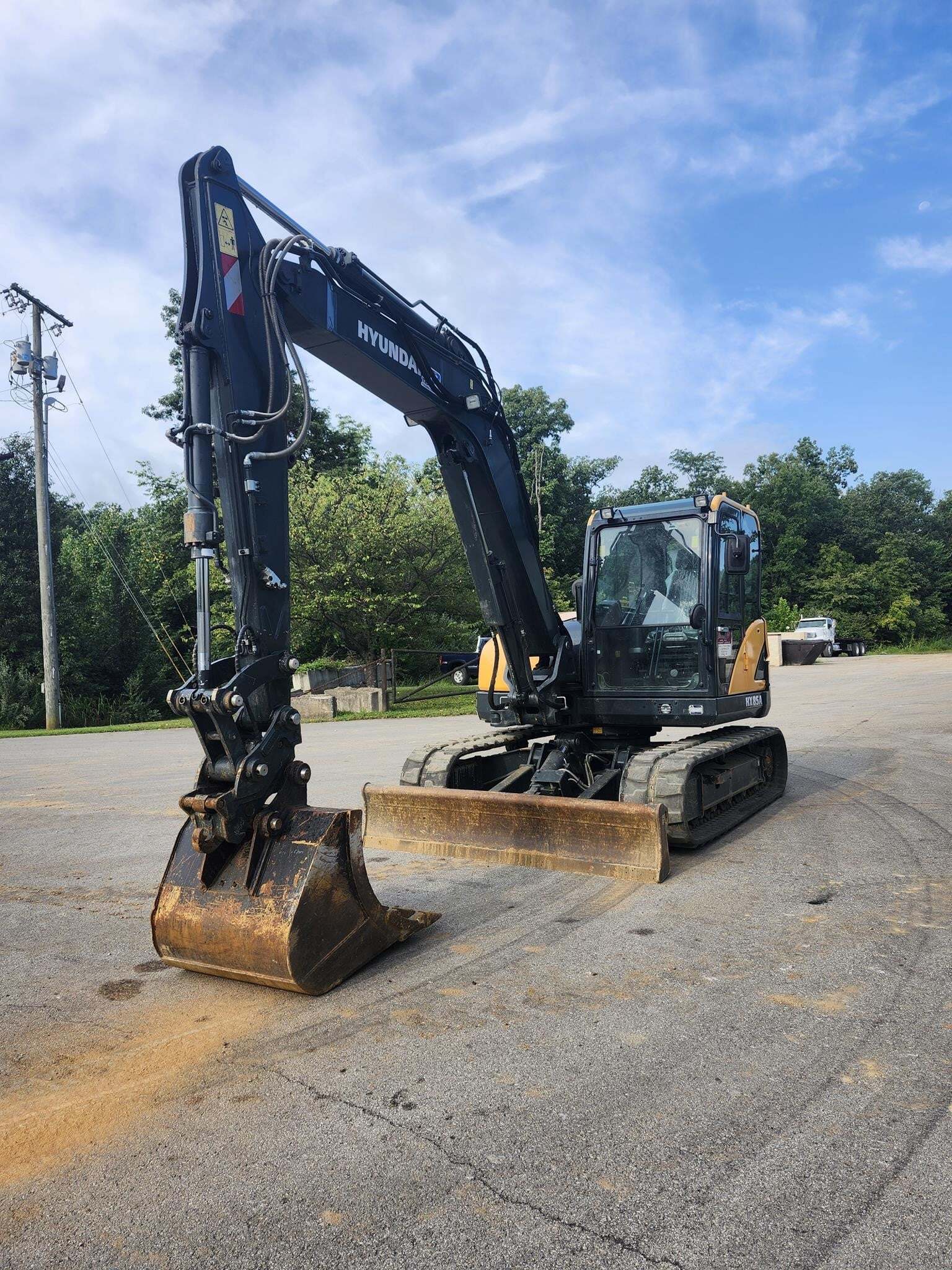2023 HYUNDAI HX85A in Bardstown, KY