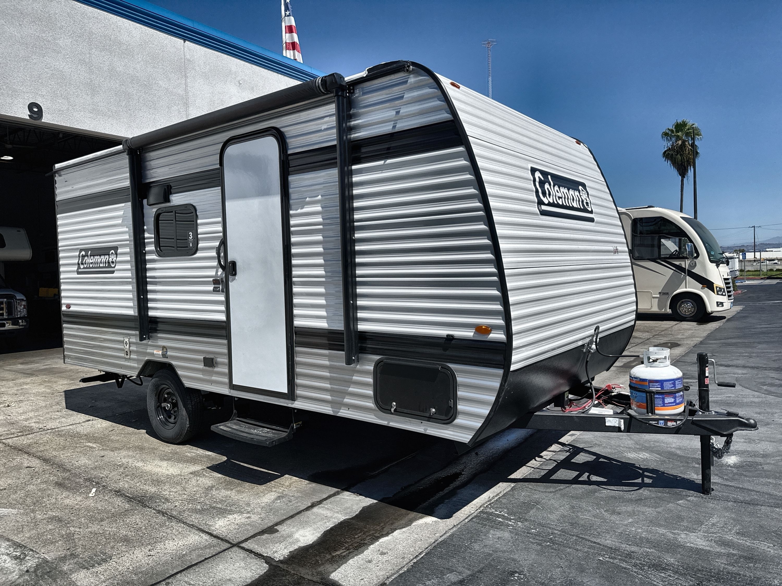 2027 Keystone COLEMAN 17B in la mirada CA
