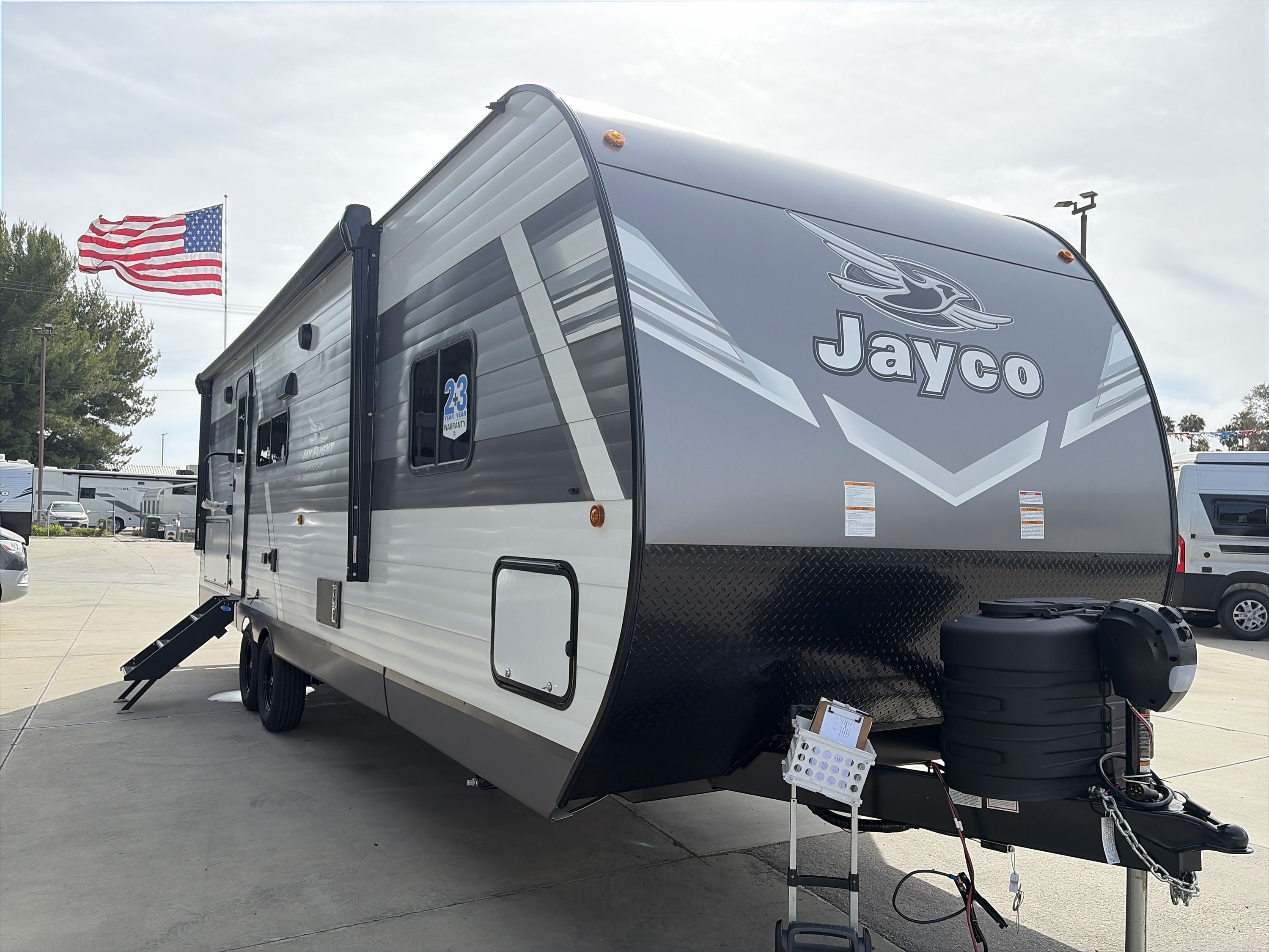 2027 Jayco JAY FLIGHT 263BHSW in riverside CA
