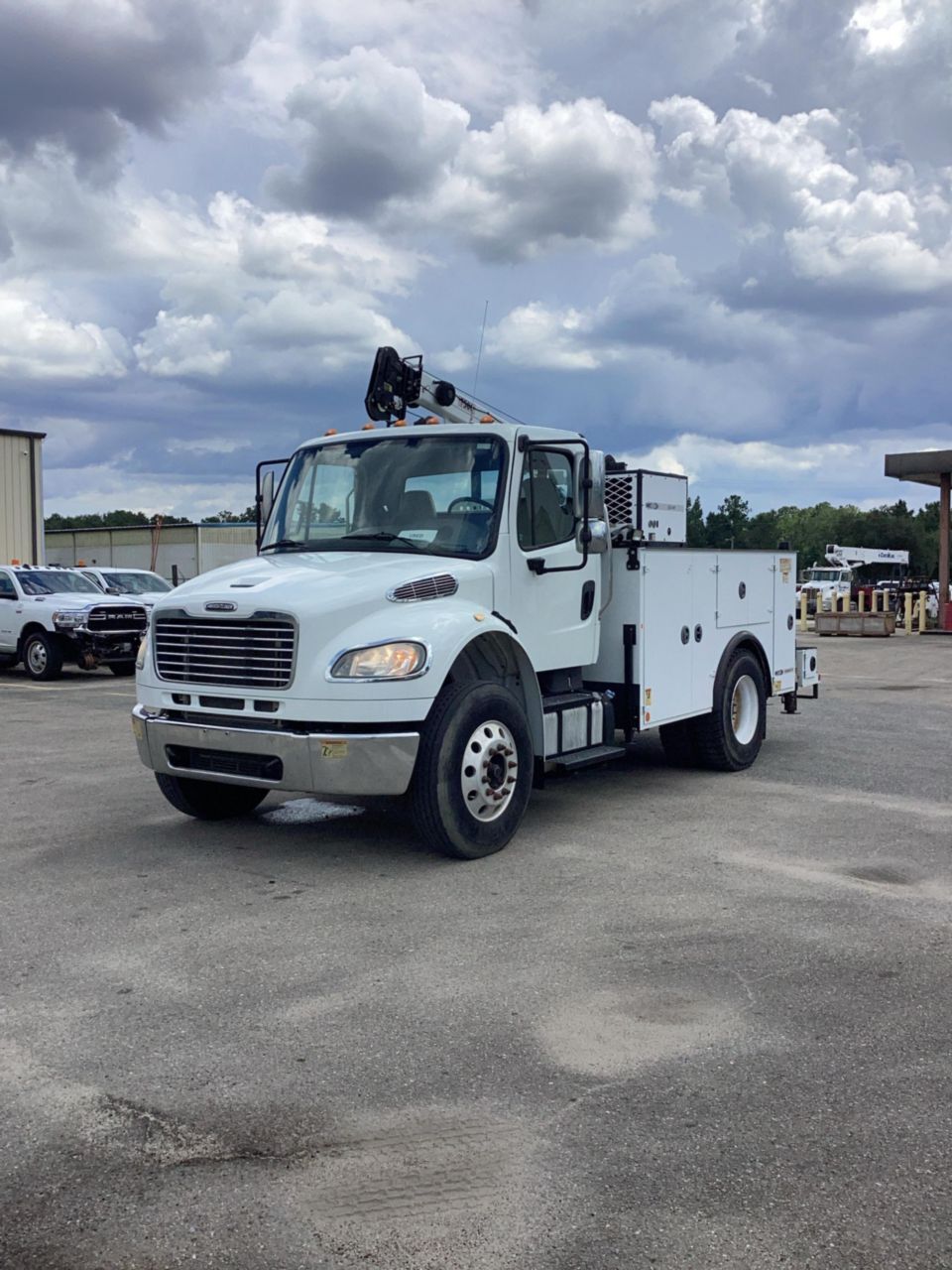 2013 FREIGHTLINER BUSINESS CLASS M2 106 in Commerce City, CO