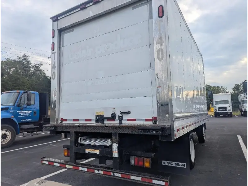 2019 HINO 195
