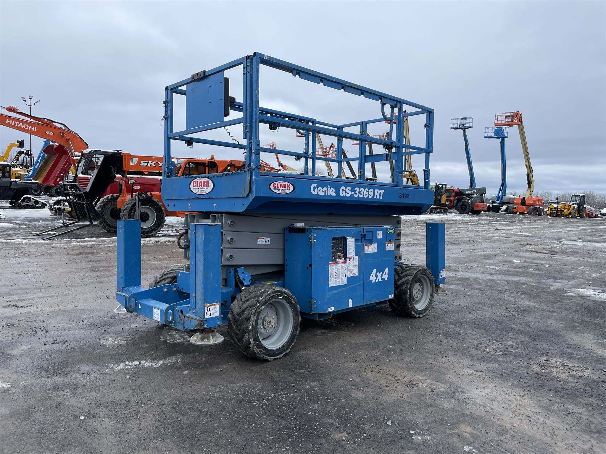 2013 GENIE GS3369RT in Canastota, NY