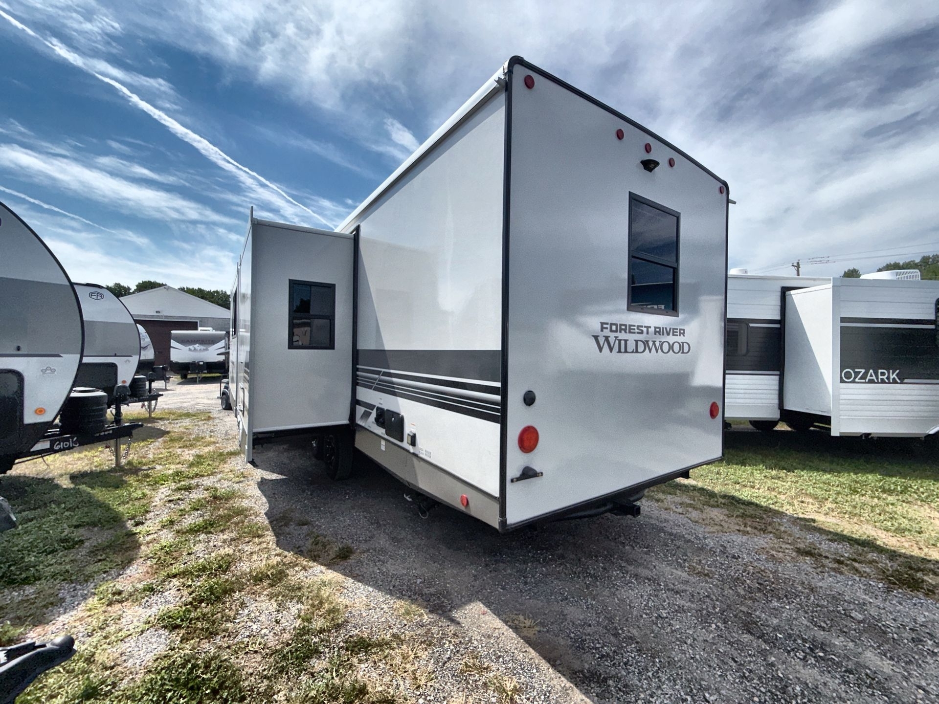 New 2027 Forest River Wildwood Heritage Glen 261FKRB For Sale in