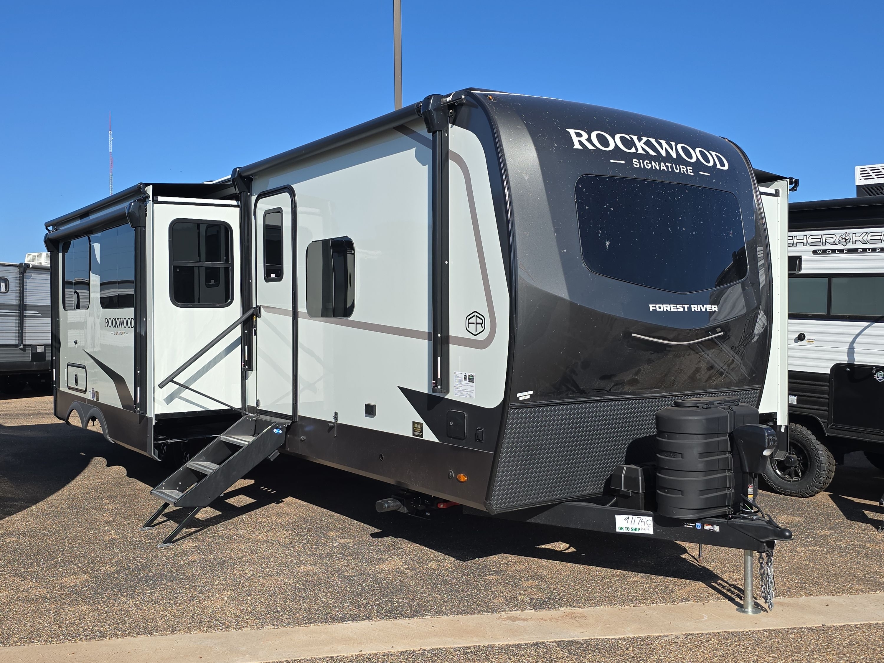 2027 Forest River ROCKWOOD SIGNATURE 8336BH in lubbock TX
