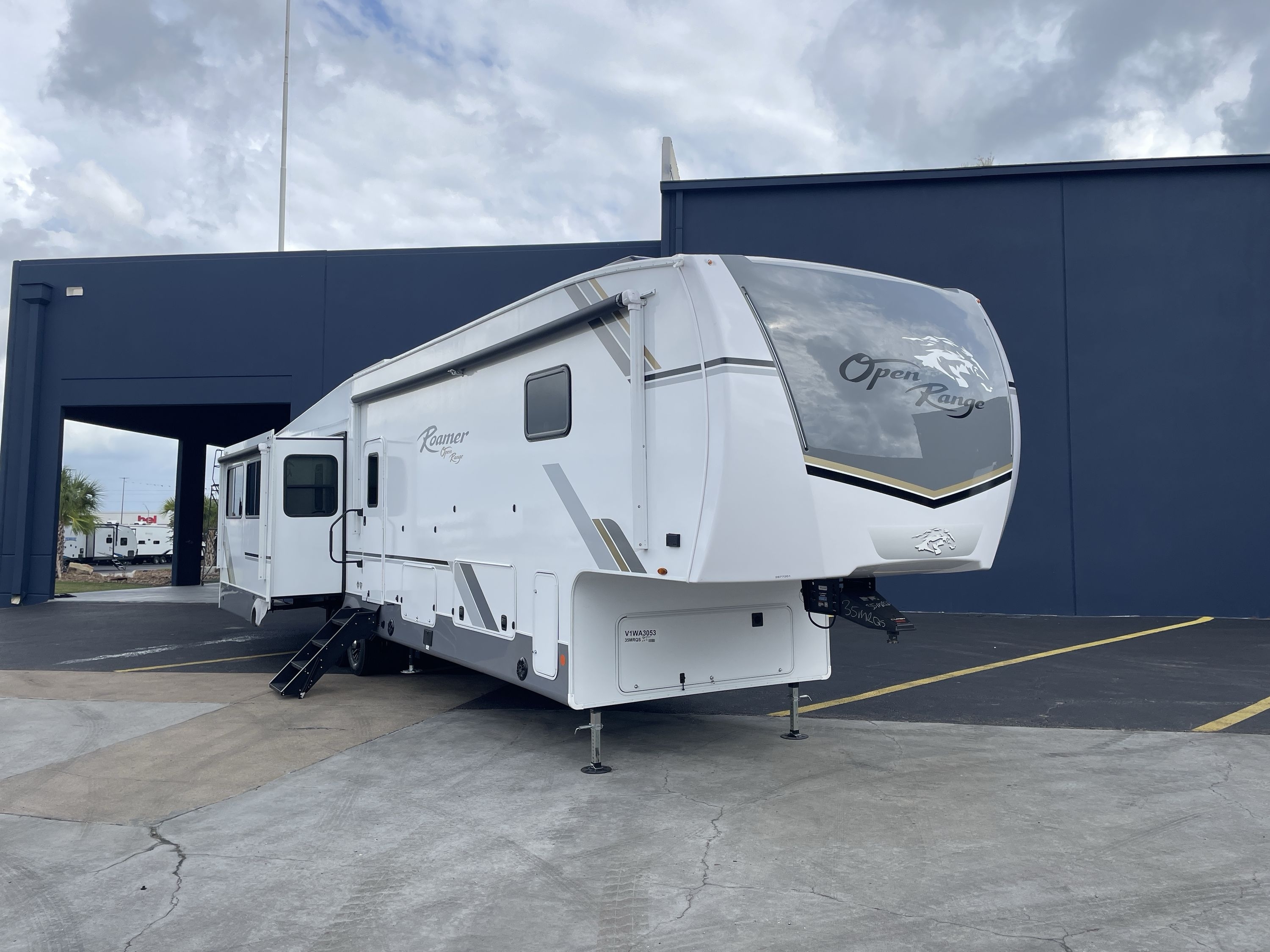 2027 Highland Ridge ROAMER 35MRQS in katy TX