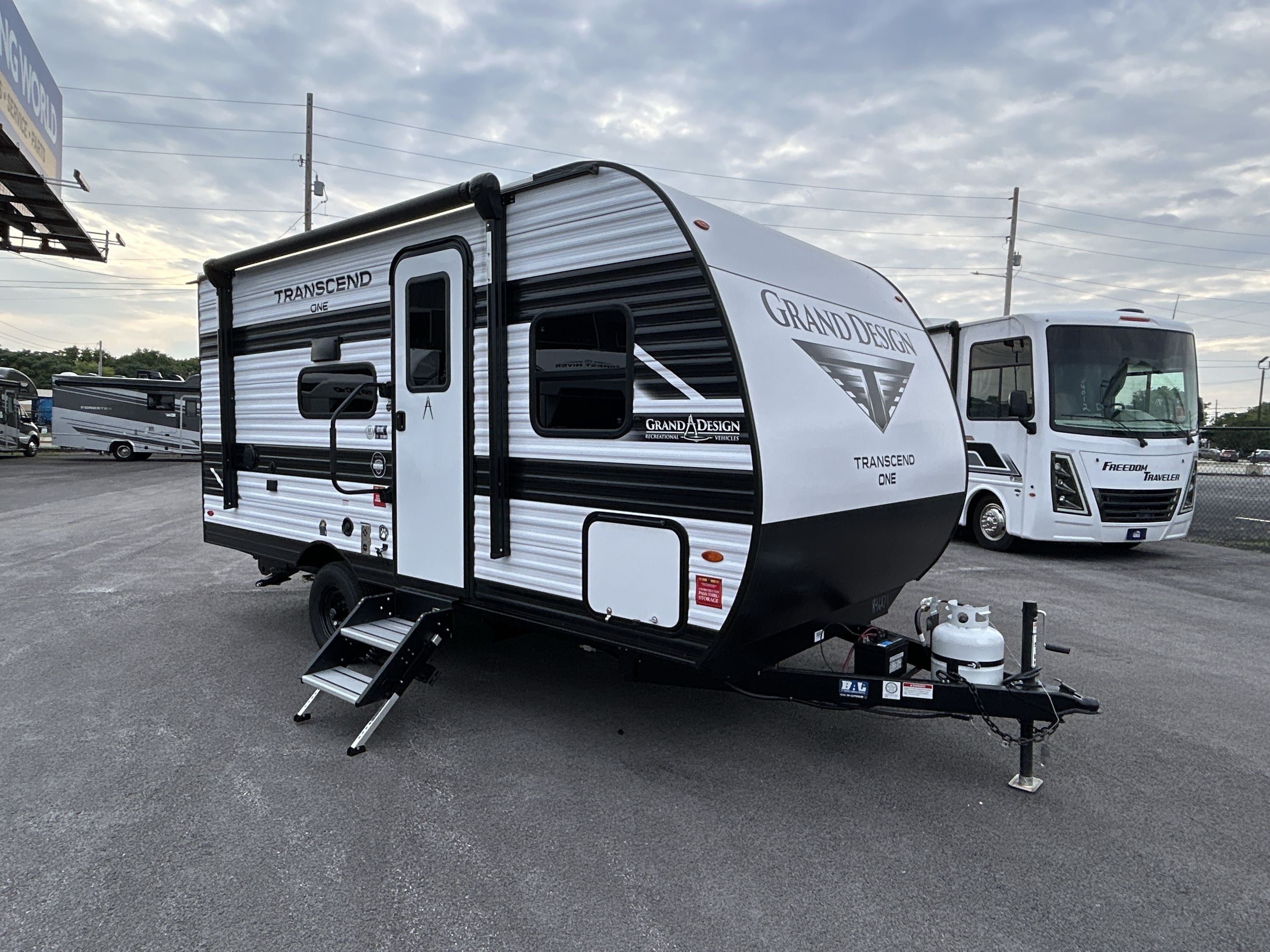 2027 Grand Design TRANSCEND ONE 151BH in springfield MO