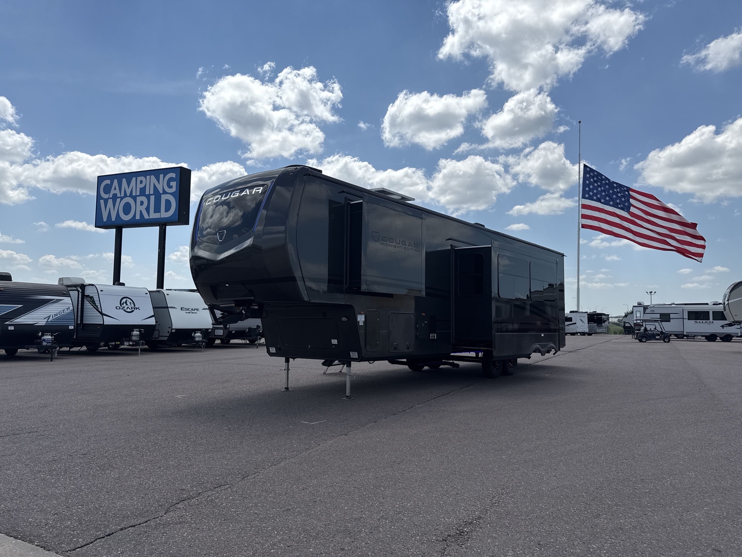 2027 Keystone COUGAR MIDNIGHT EDITION 364BHL in sioux falls SD