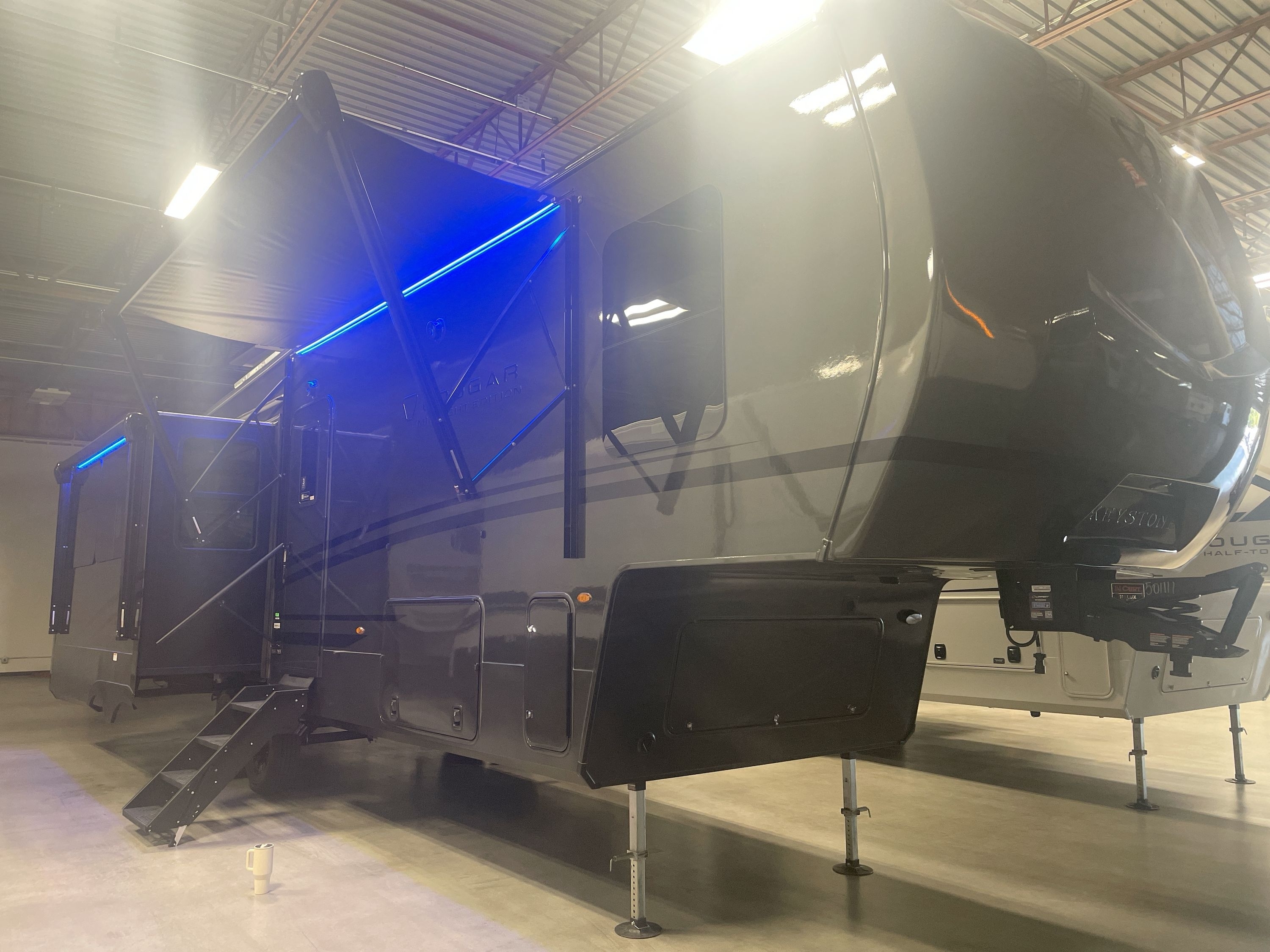 2027 Keystone COUGAR MIDNIGHT EDITION 316RLS in colton CA