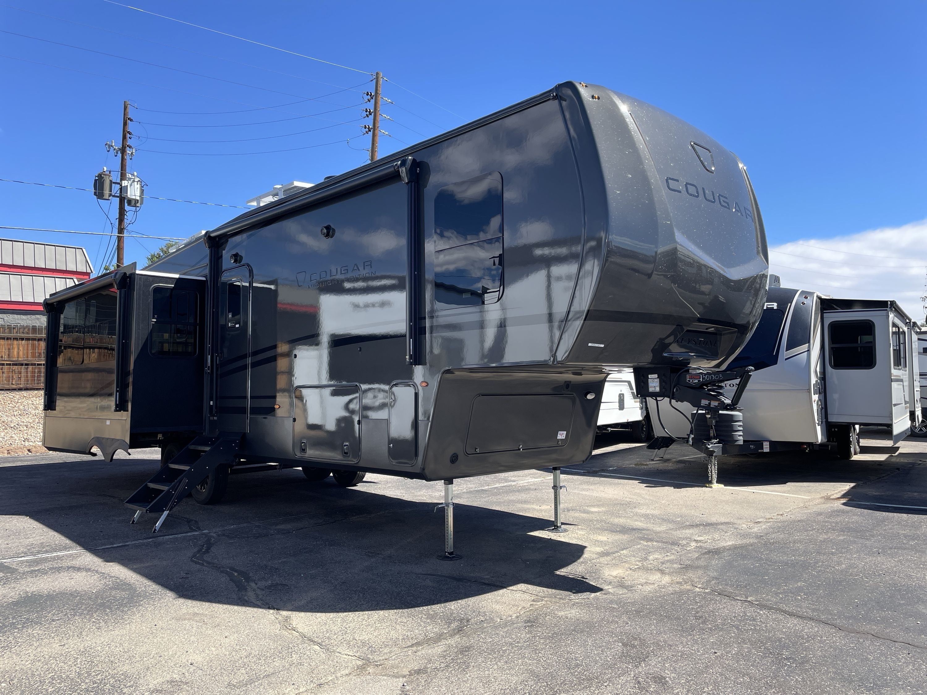 2027 Keystone COUGAR MIDNIGHT EDITION 316RLS in wheat ridge CO