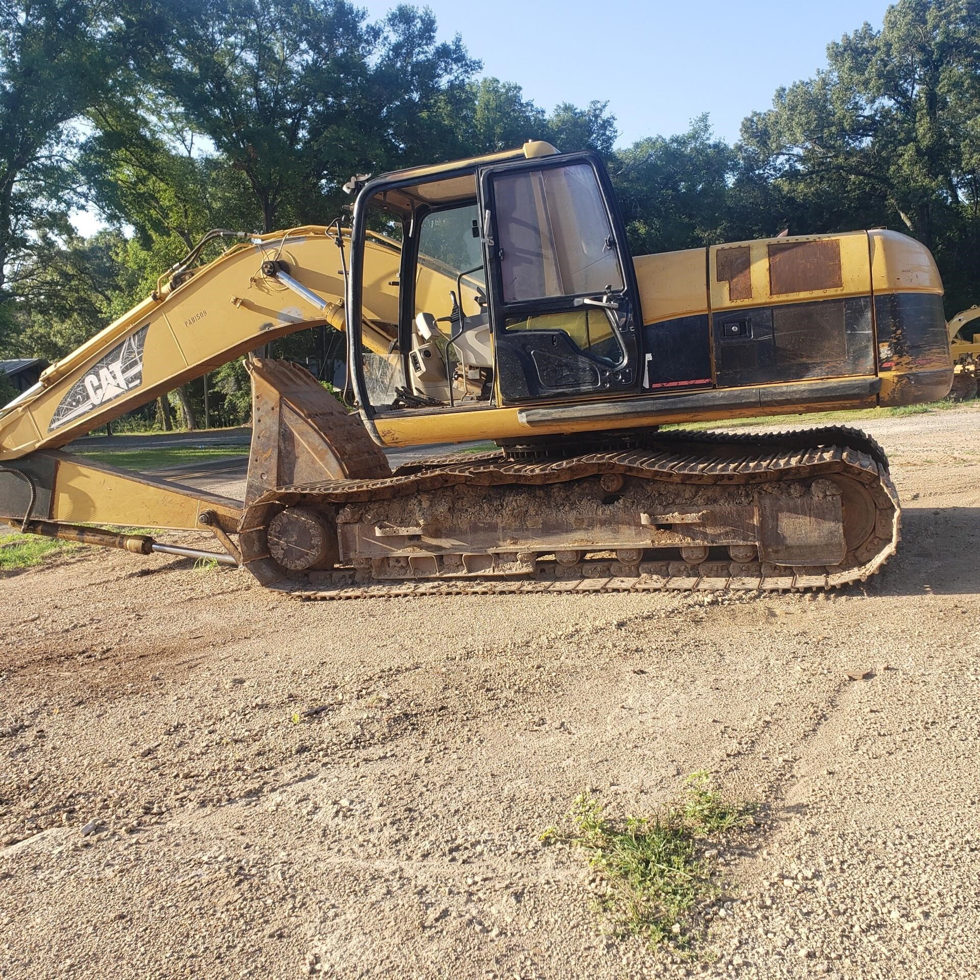 CATERPILLAR 320CL in Hughes Springs, TX