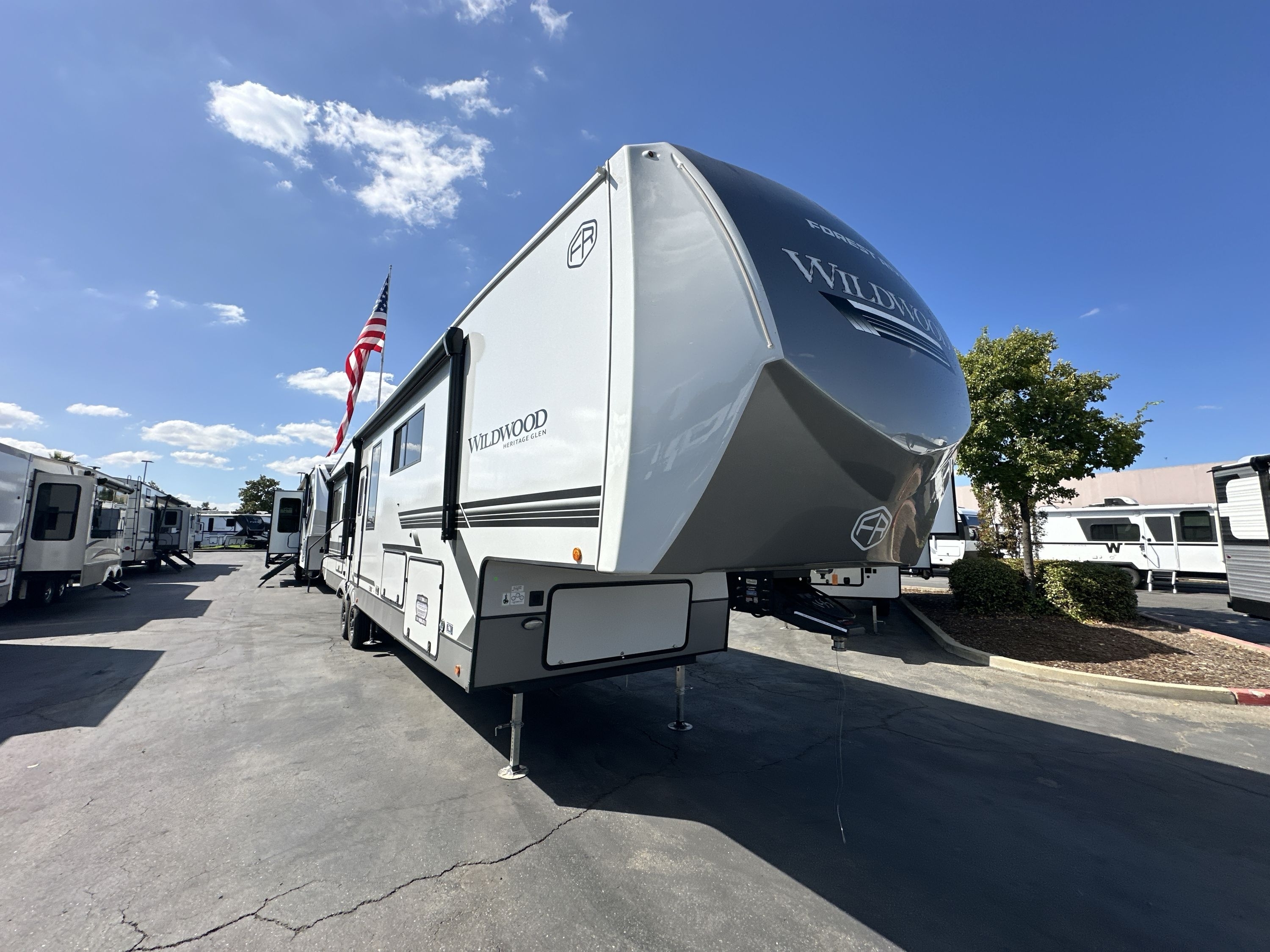 2027 Forest River WILDWOOD HERITAGE GLEN 380WDR in roseville CA