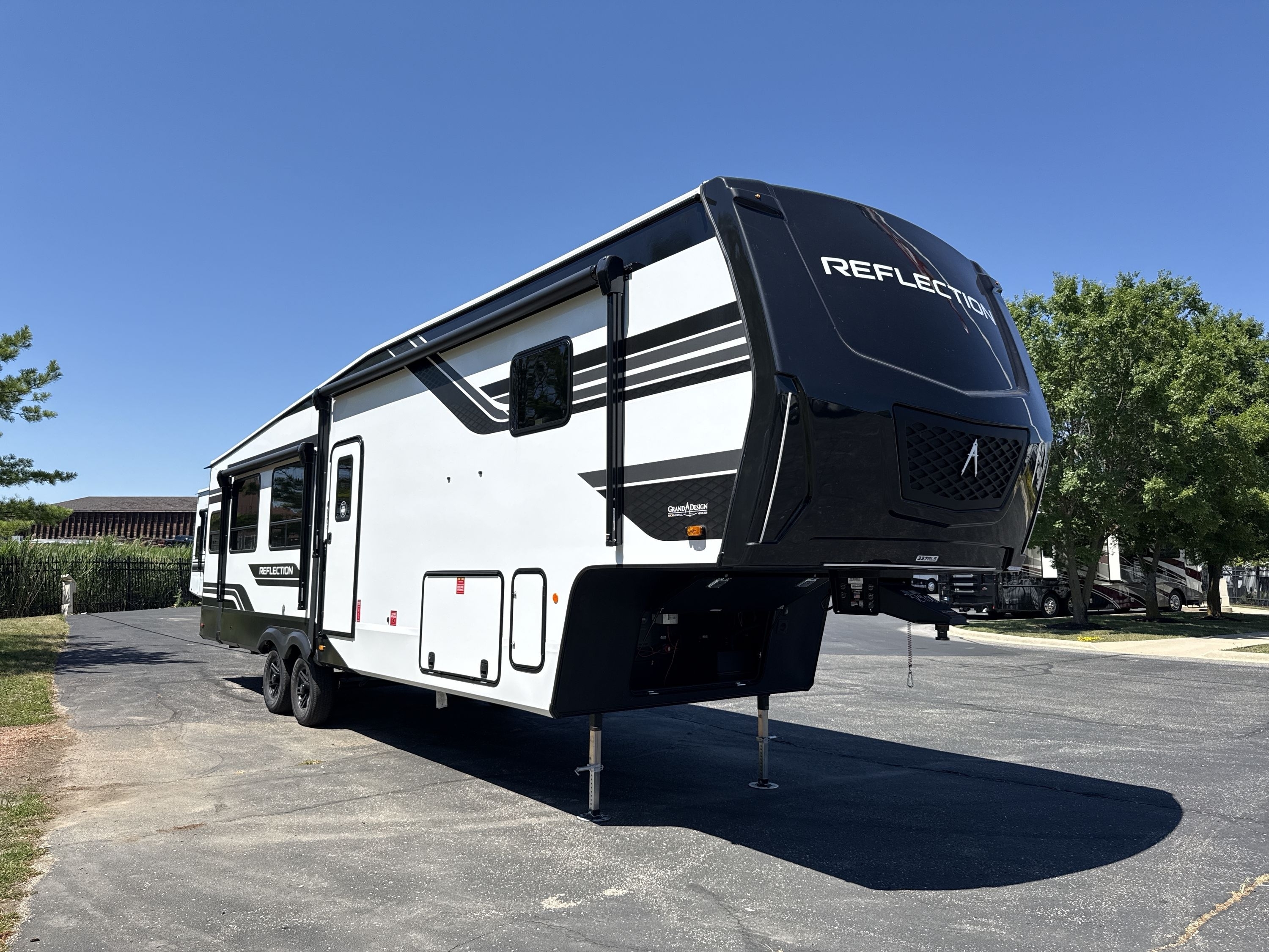 2027 Grand Design REFLECTION 337RLS in sturtevant WI