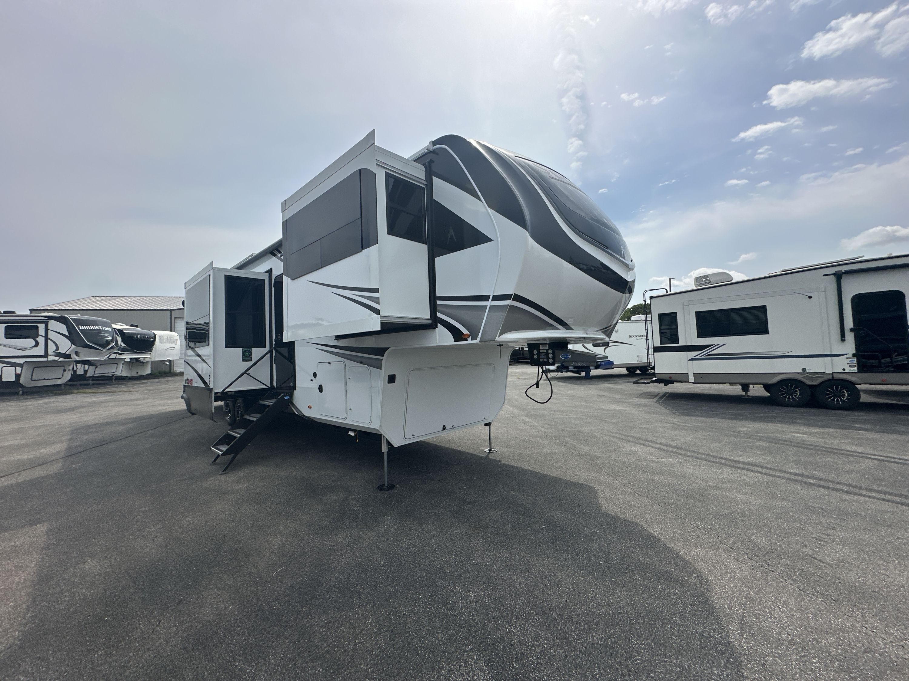 2027 Grand Design SOLITUDE 380FL in green bay WI