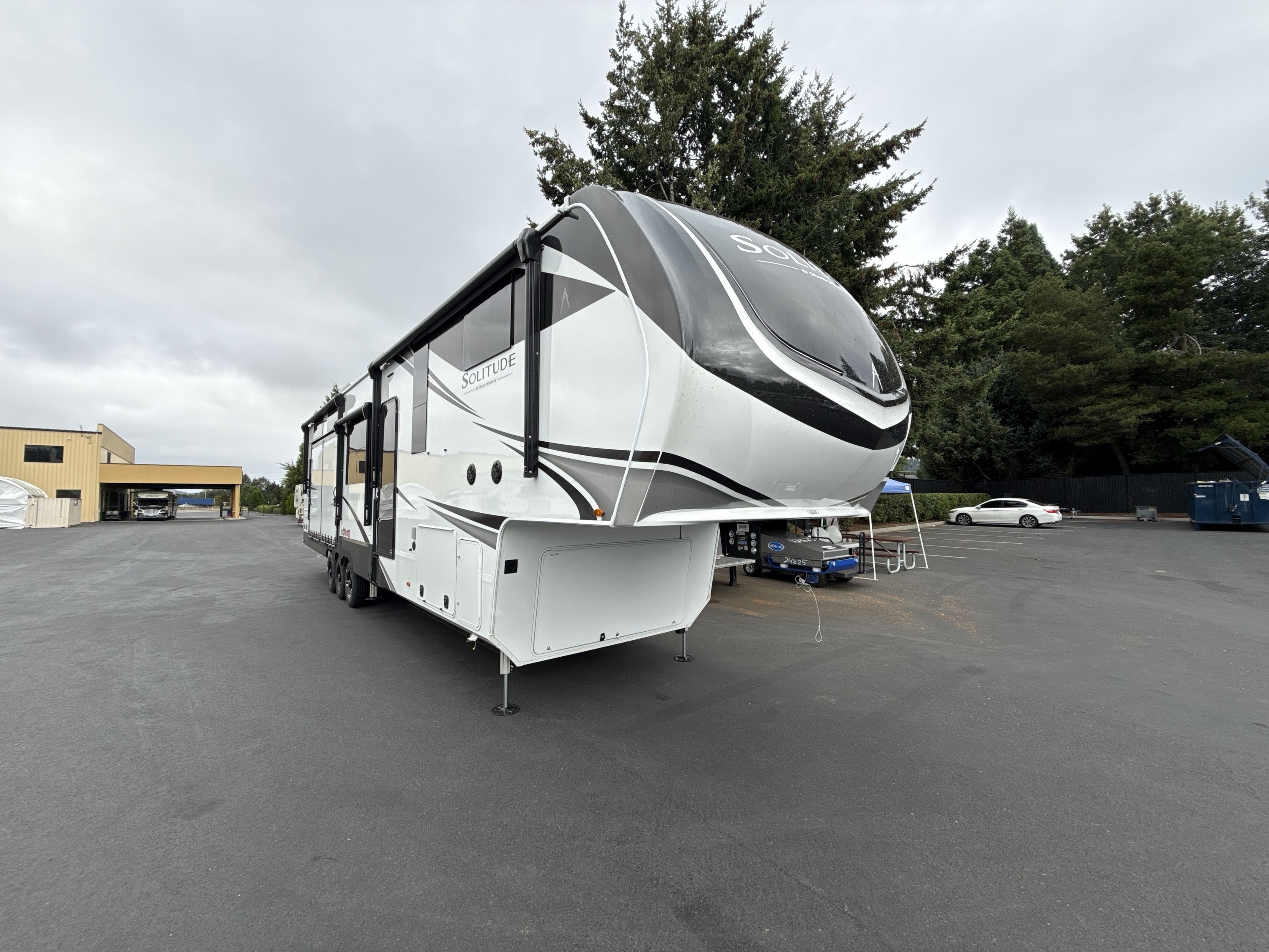 2027 Grand Design SOLITUDE 414LJMJ in woodland WA