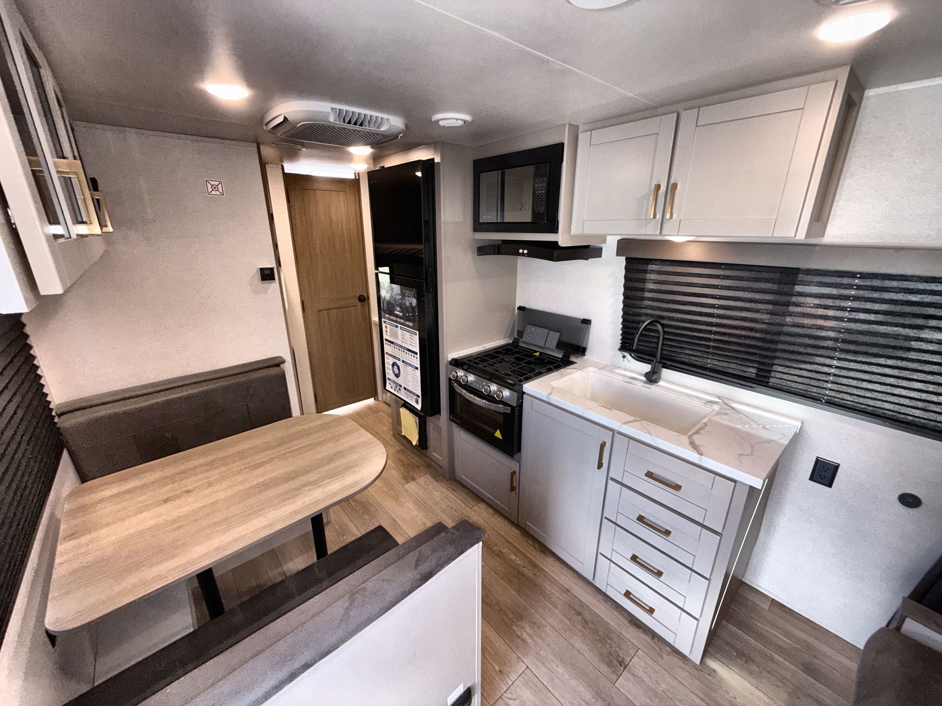 2027 Jayco JAY FLIGHT 211MBW in bakersfield CA