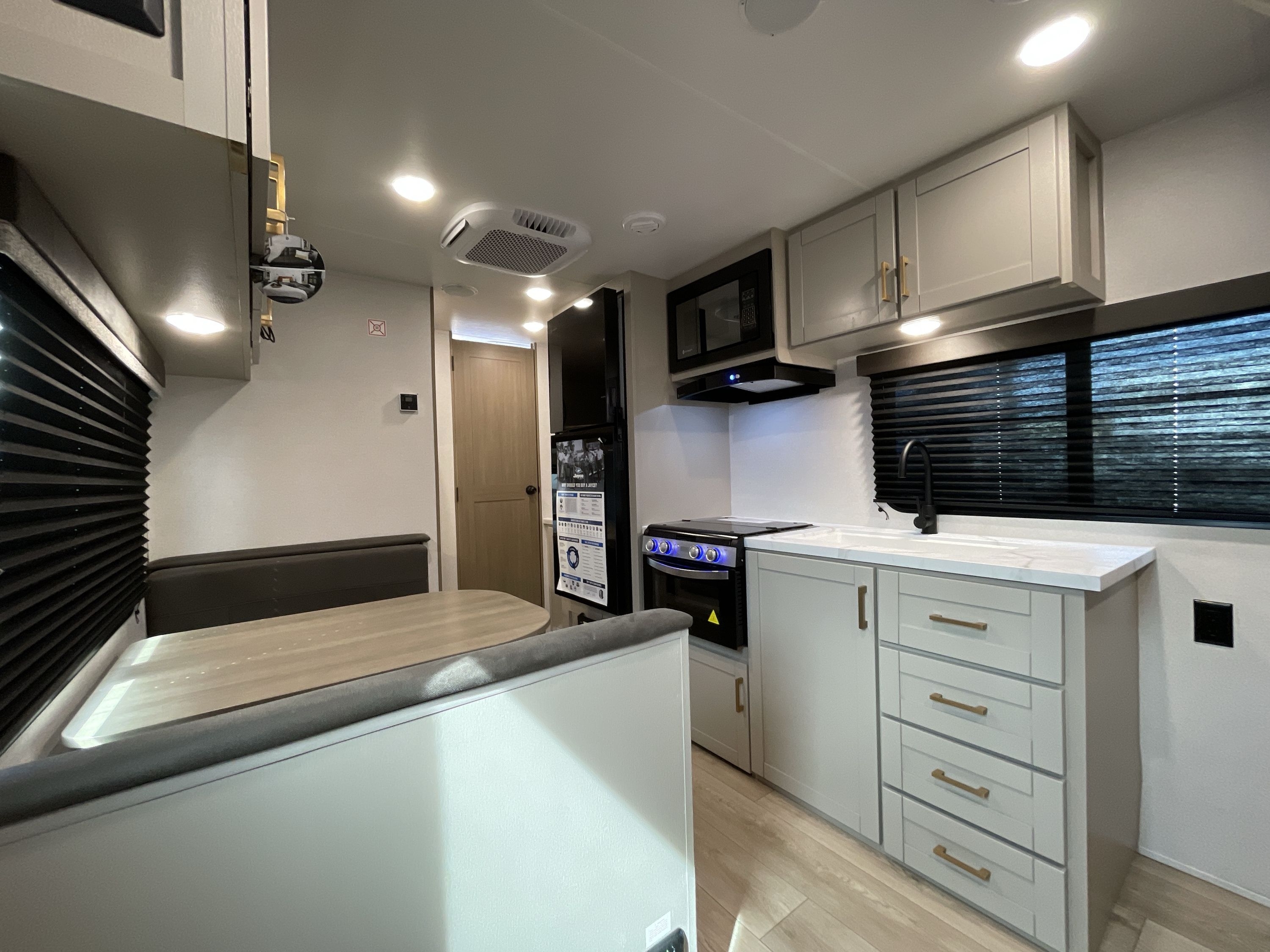 2027 Jayco JAY FLIGHT 211MBW in temecula CA