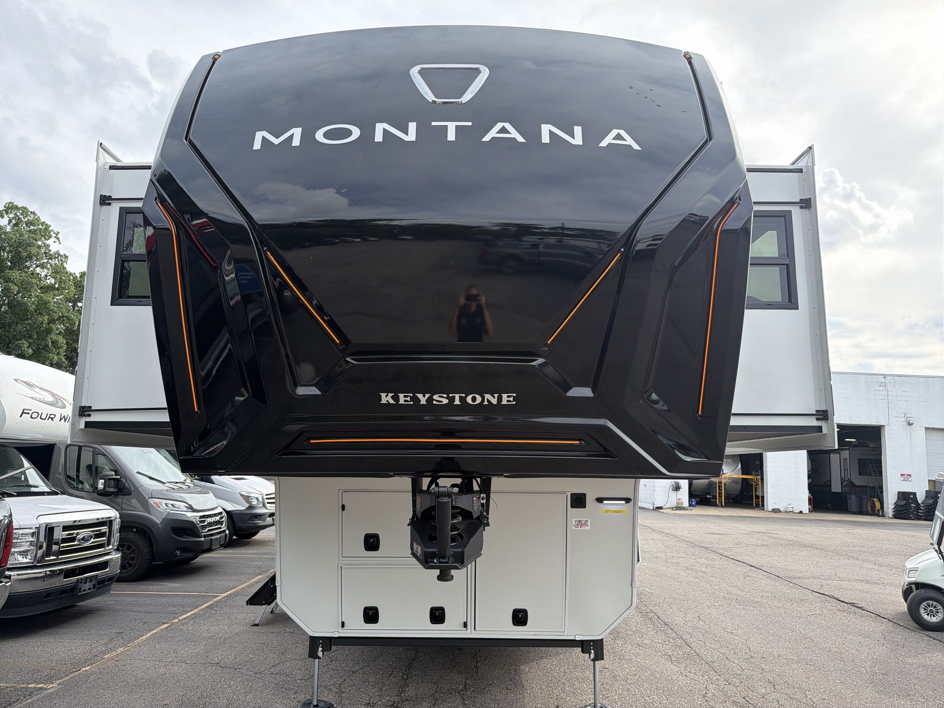 2027 Keystone MONTANA 3800FL in chelsea MI