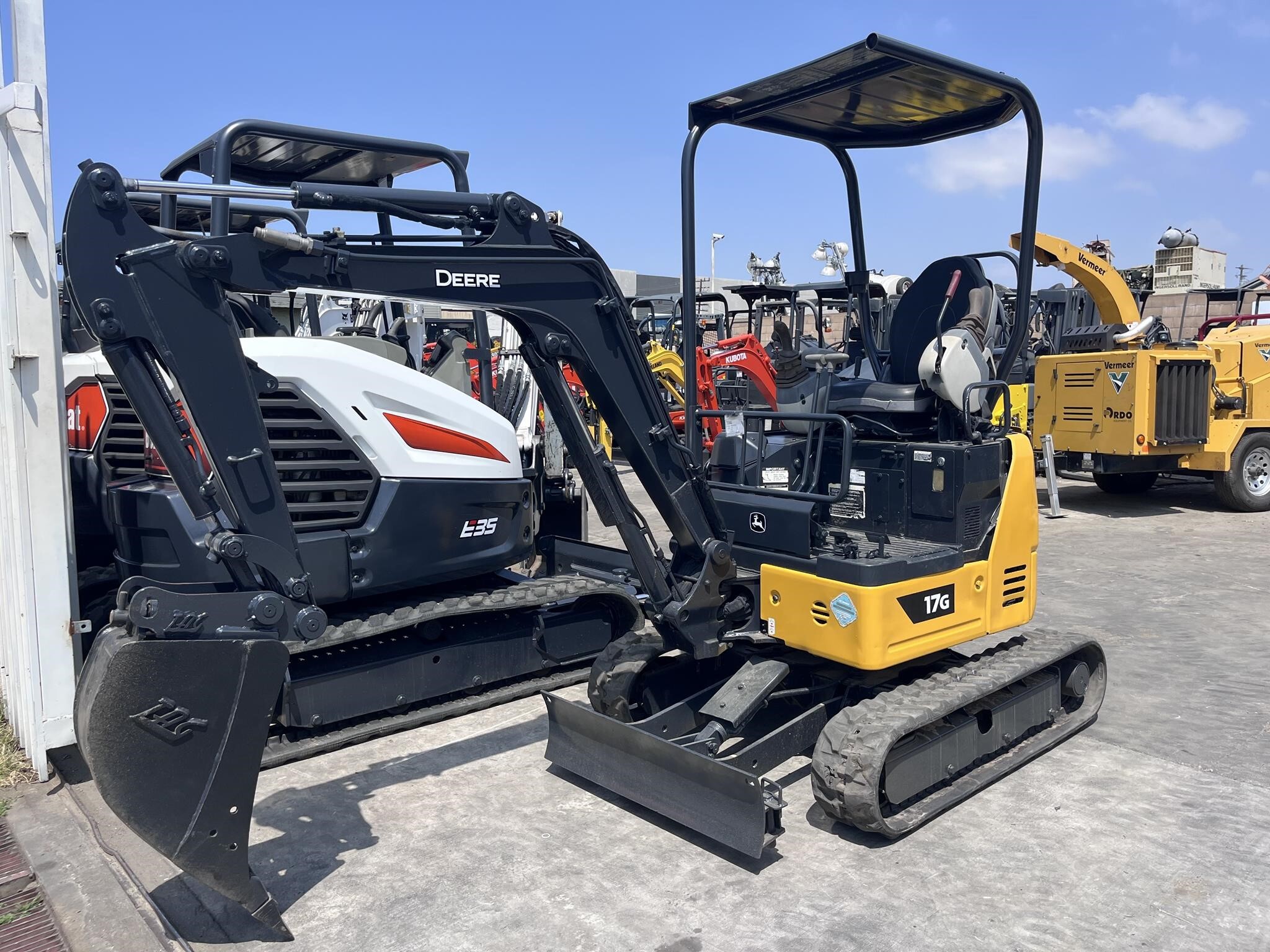 2017 DEERE 17G in Palos Verdes Peninsula, CA