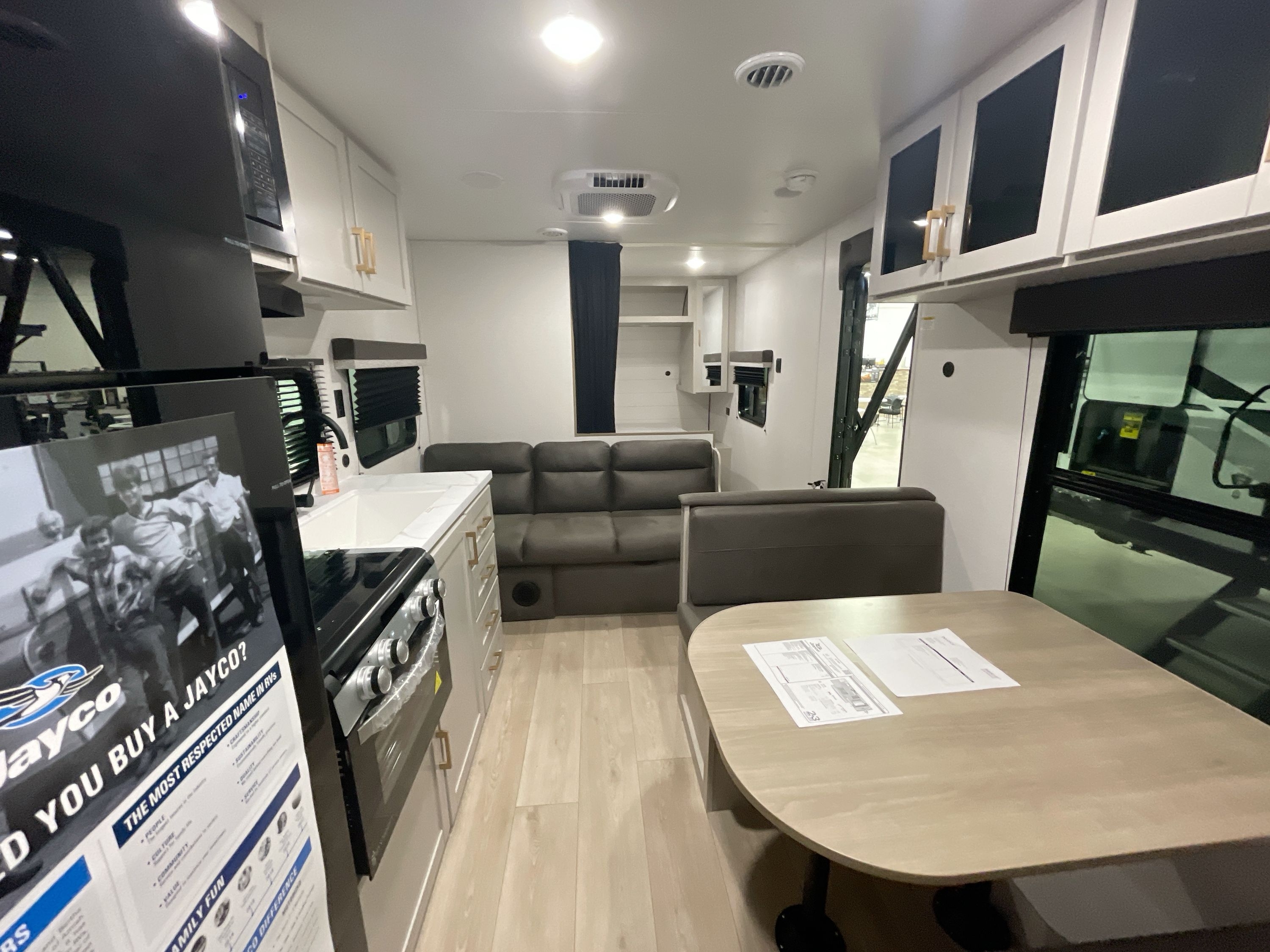 2027 Jayco JAY FLIGHT 260BHW in colton CA