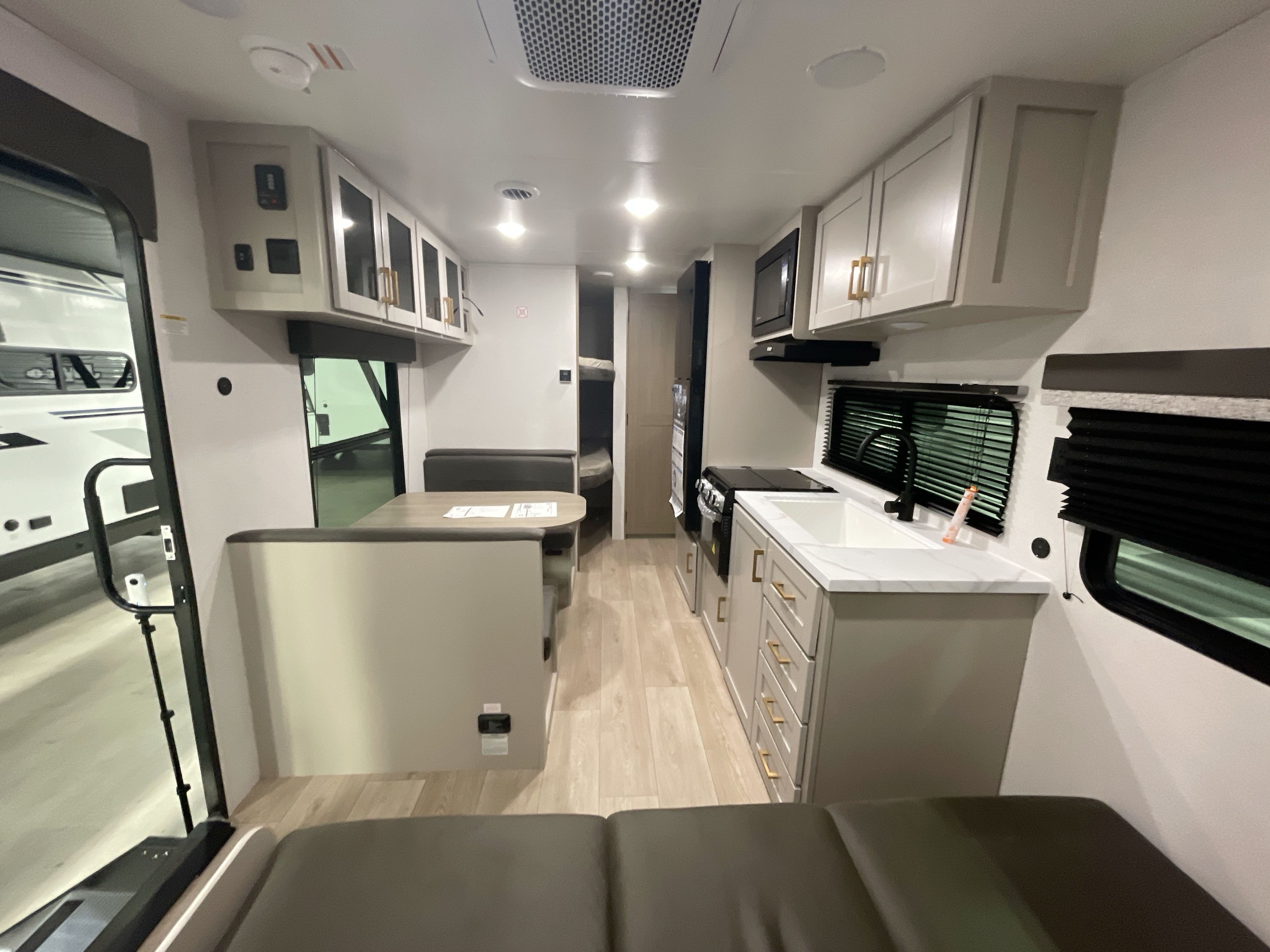 2027 Jayco JAY FLIGHT 260BHW in colton CA