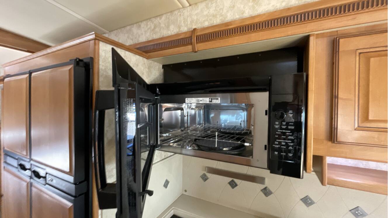 A photo of this 2011 Itasca MERIDIAN V CLASS 34Y