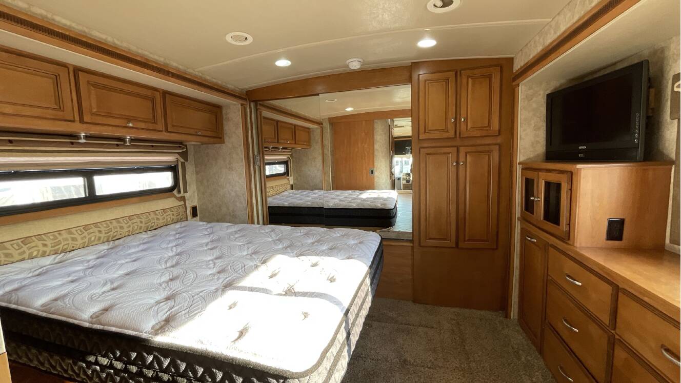 A photo of this 2011 Itasca MERIDIAN V CLASS 34Y