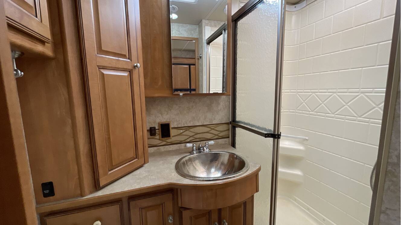 A photo of this 2011 Itasca MERIDIAN V CLASS 34Y