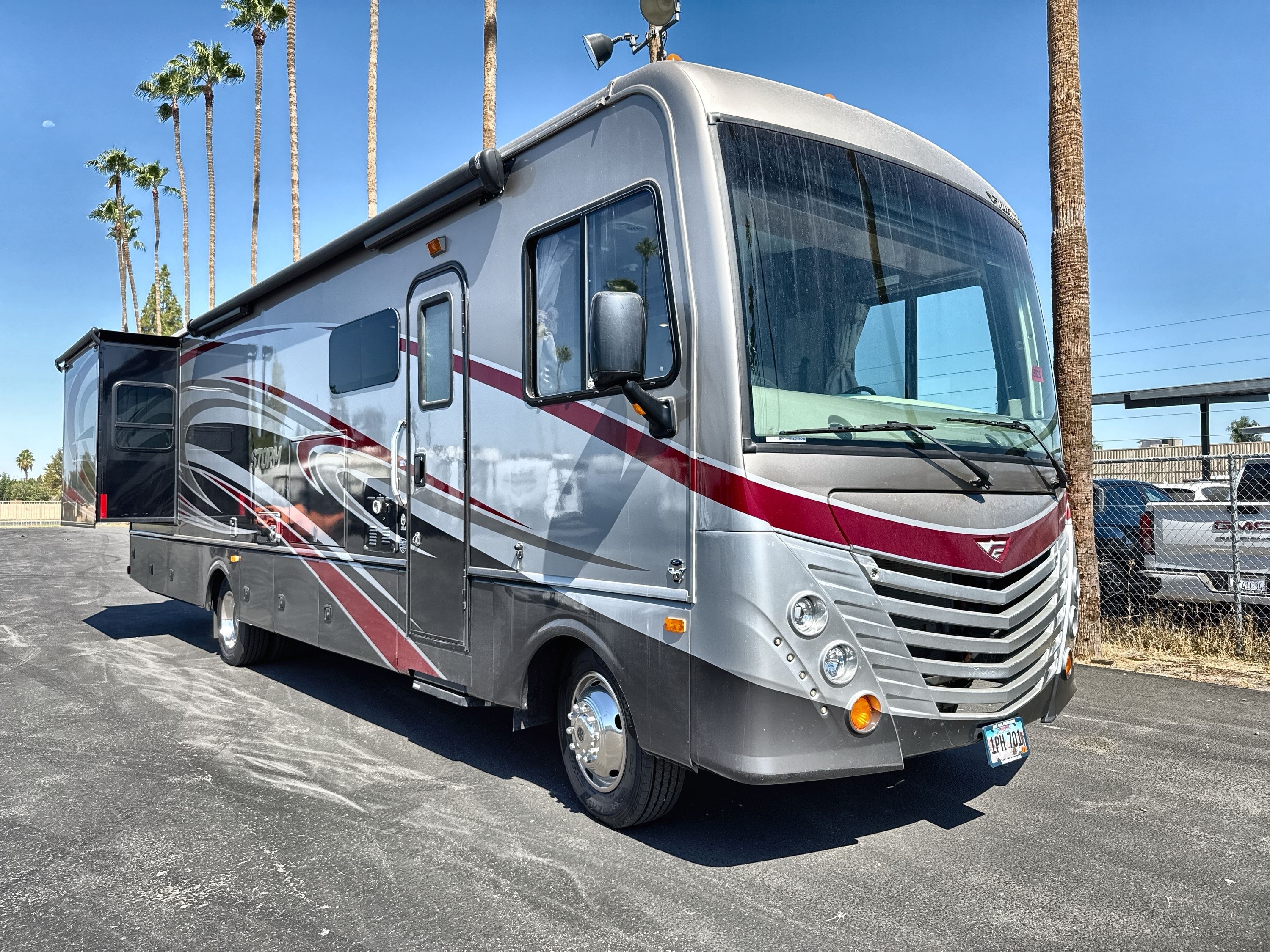 2017 Fleetwood STORM 32A in bakersfield CA