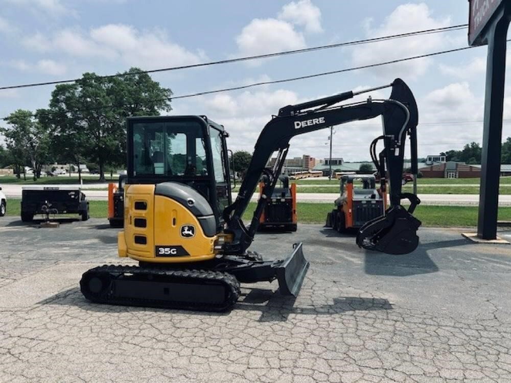 2021 DEERE 35G in Chatham, VA