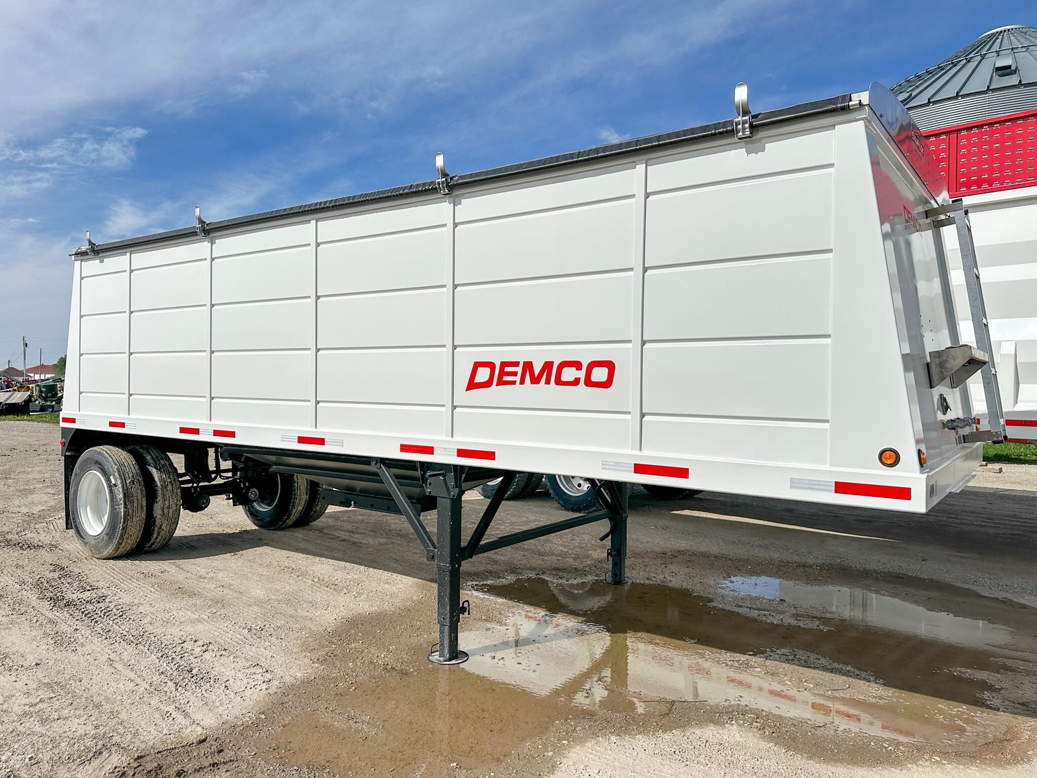 2027 DEMCO 2411 in Henderson, IA