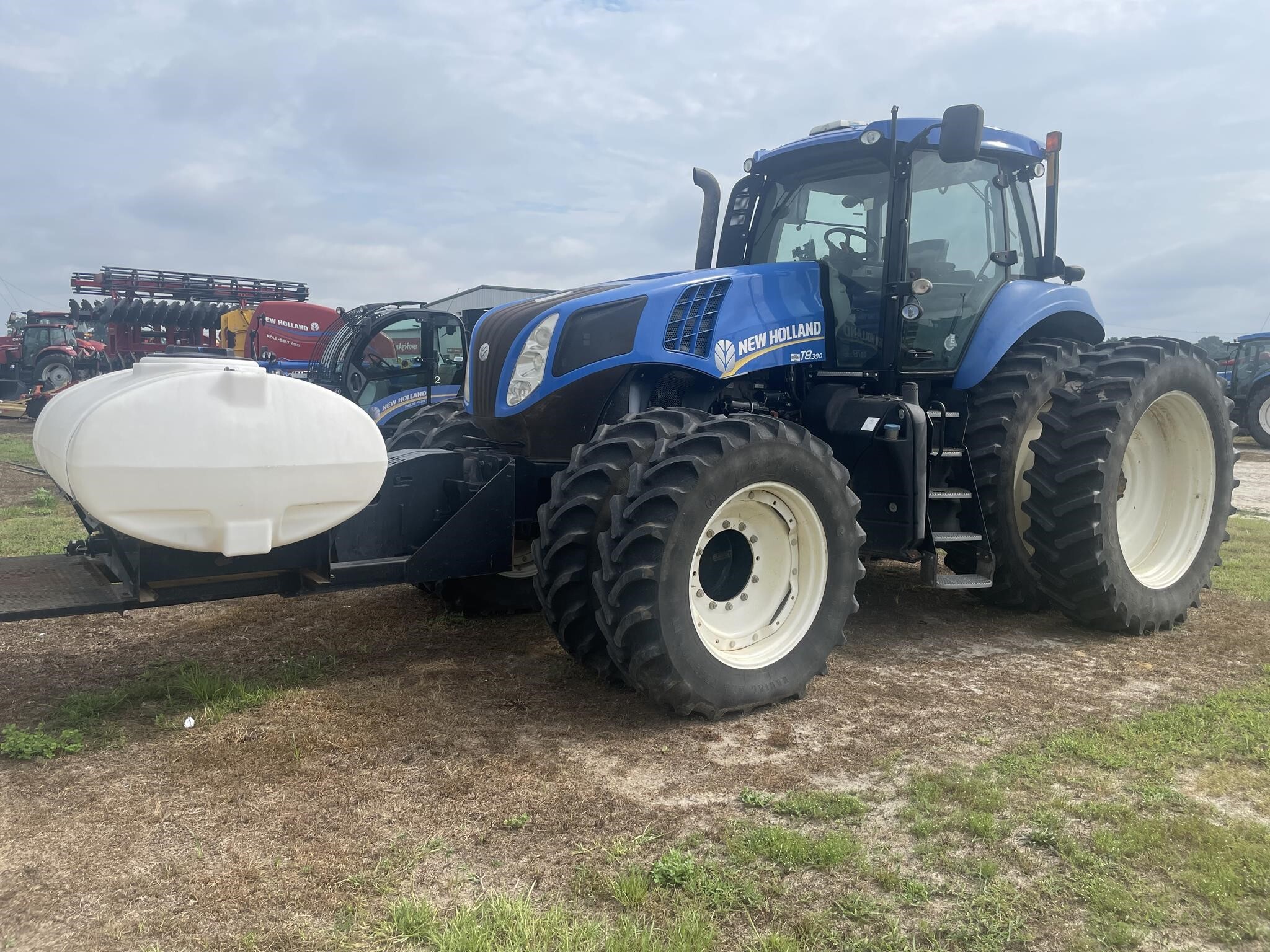 2013 NEW HOLLAND T8.390 in Bishopville, SC