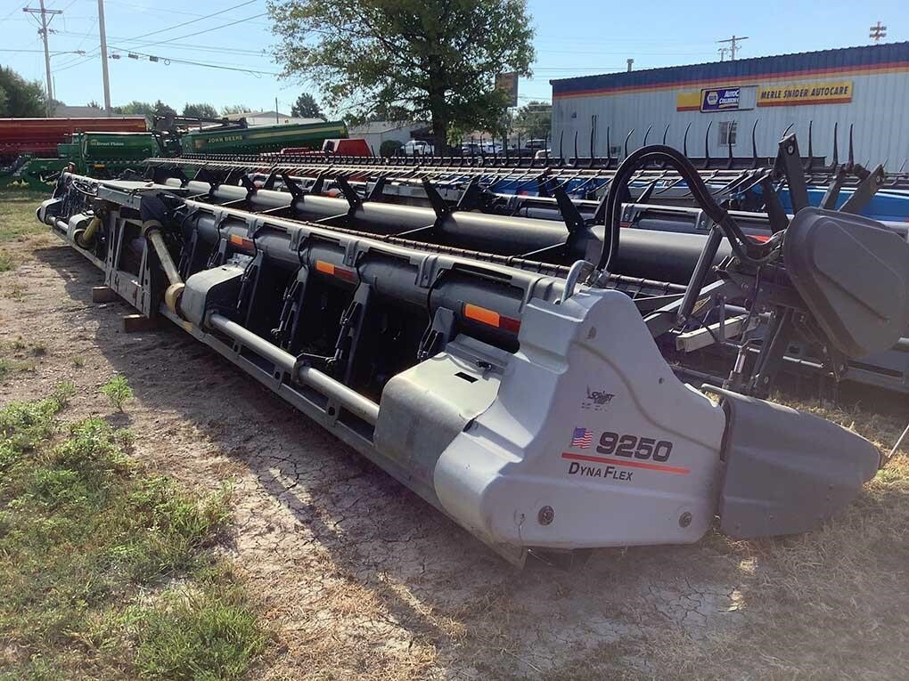 2011 GLEANER 9250 in Winfield, KS