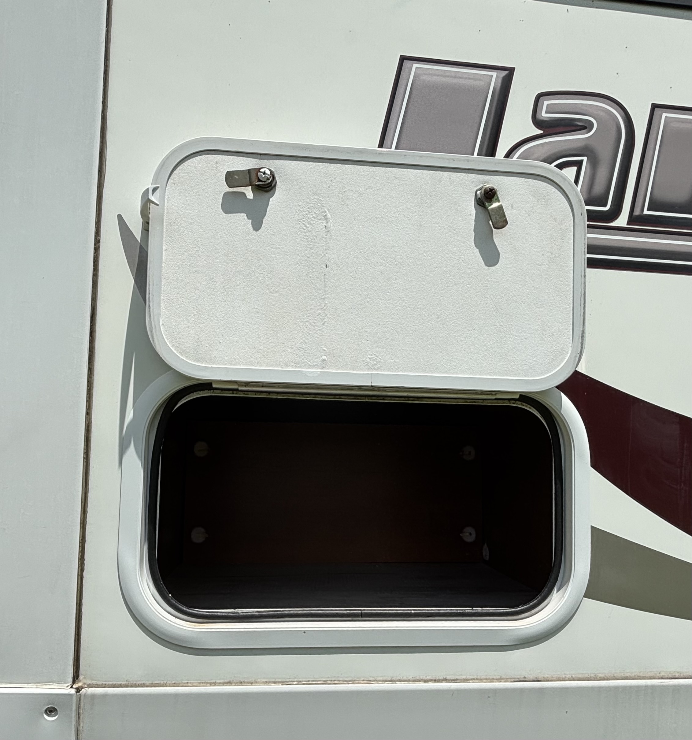 2015 Lance 855S TRUCK CAMPER in robertsdale AL