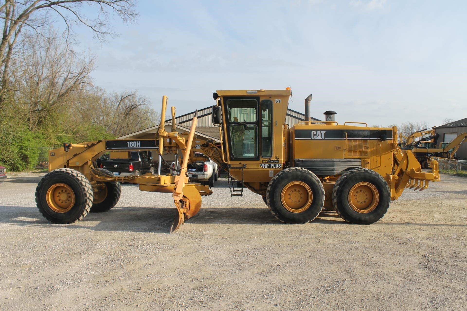 2001 CATERPILLAR 160H VHP PLUS in Pleasureville, KY