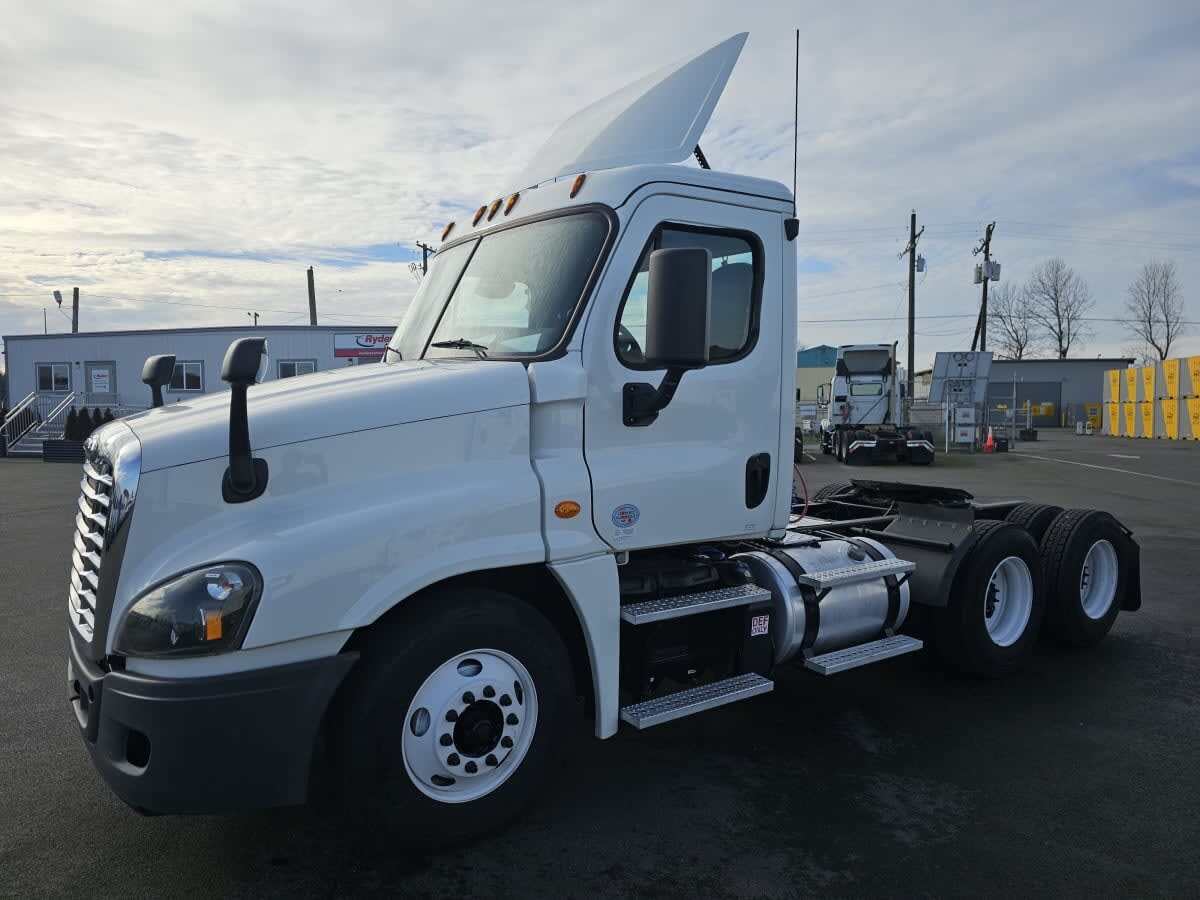 2016 FREIGHTLINER CASCADIA 125 in Tacoma, WA