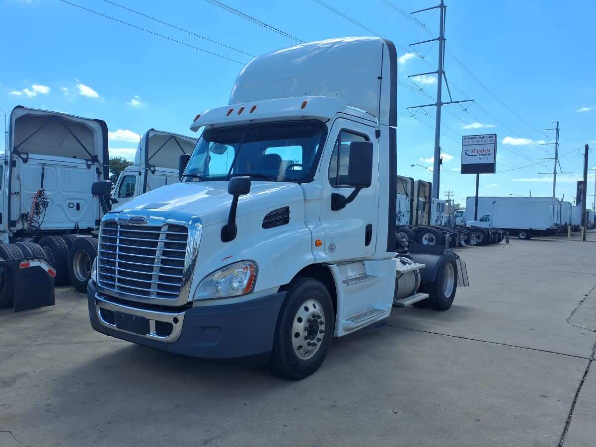 2019 FREIGHTLINER CASCADIA 113 in Dallas, TX